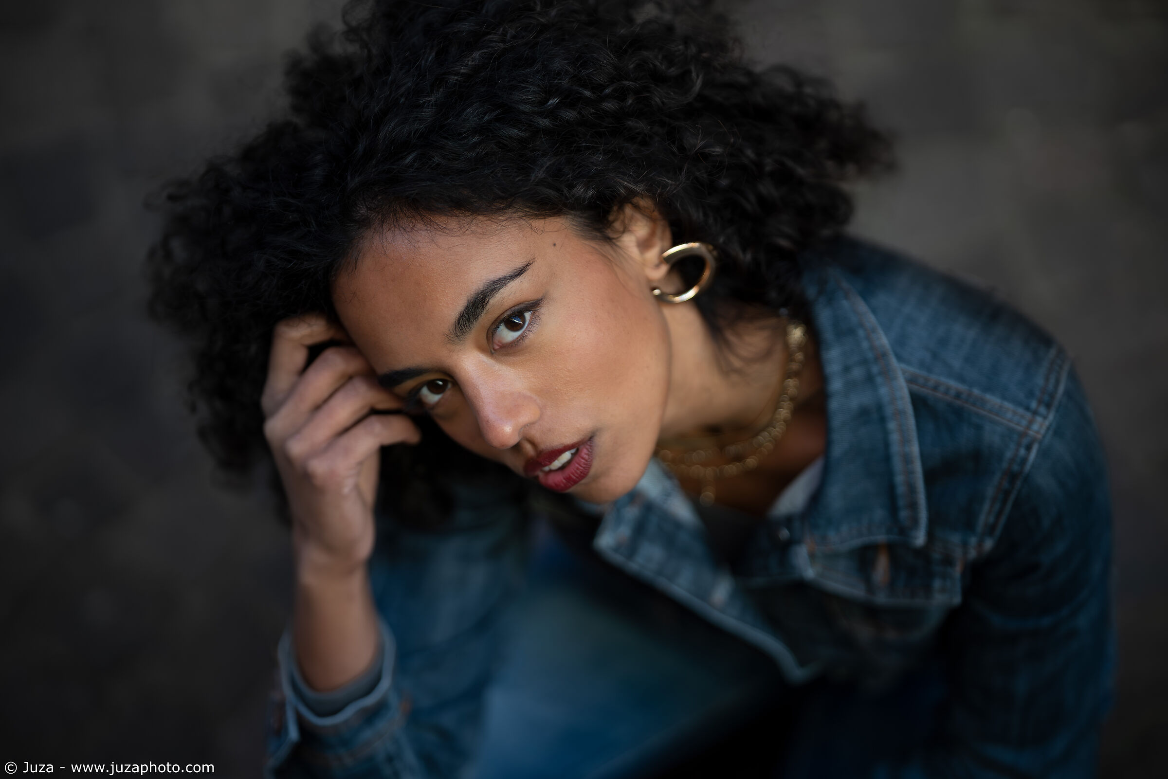 Miriam Nan - Ritratto in denim