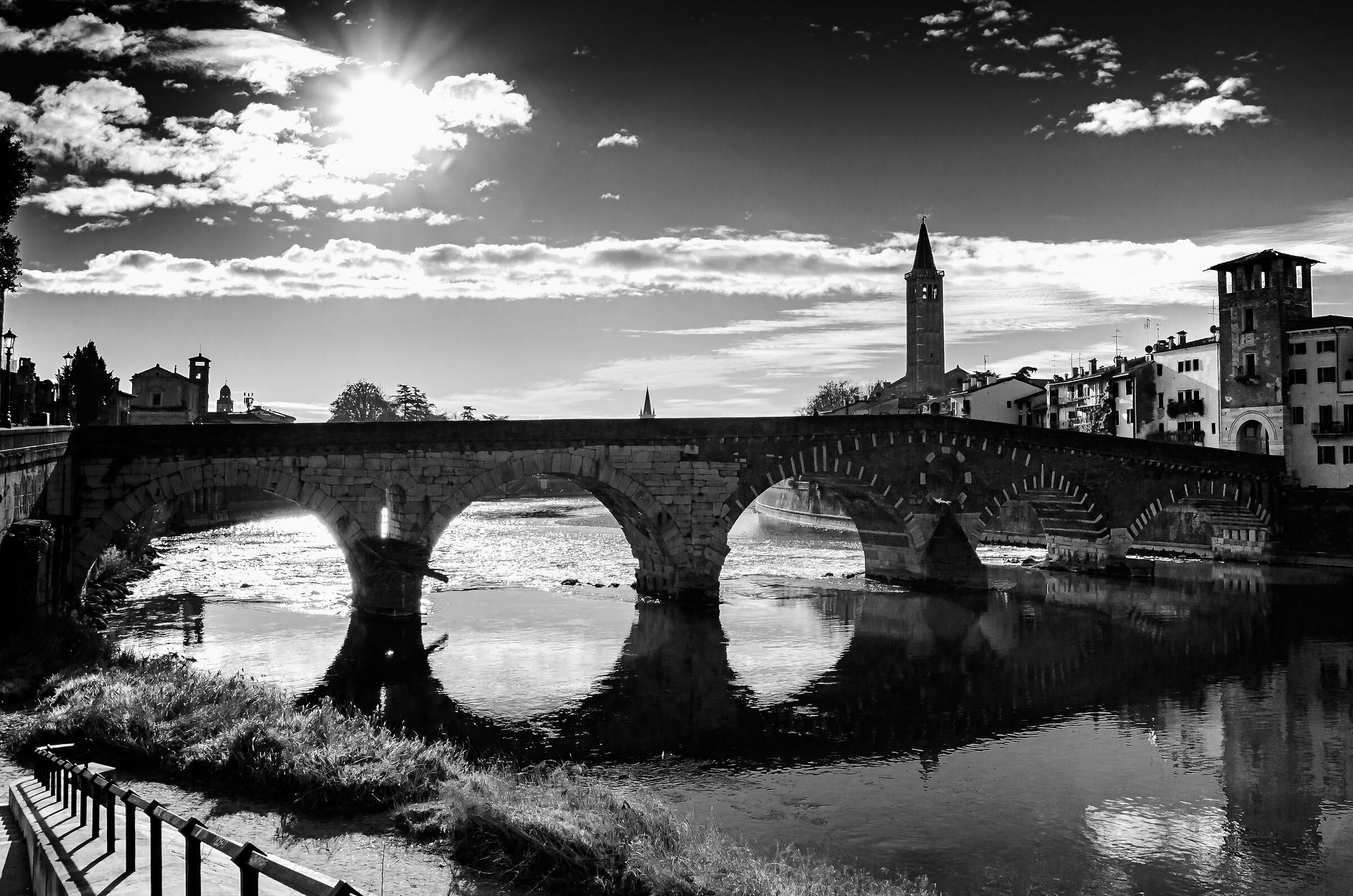 Ponte Pietra............B/N