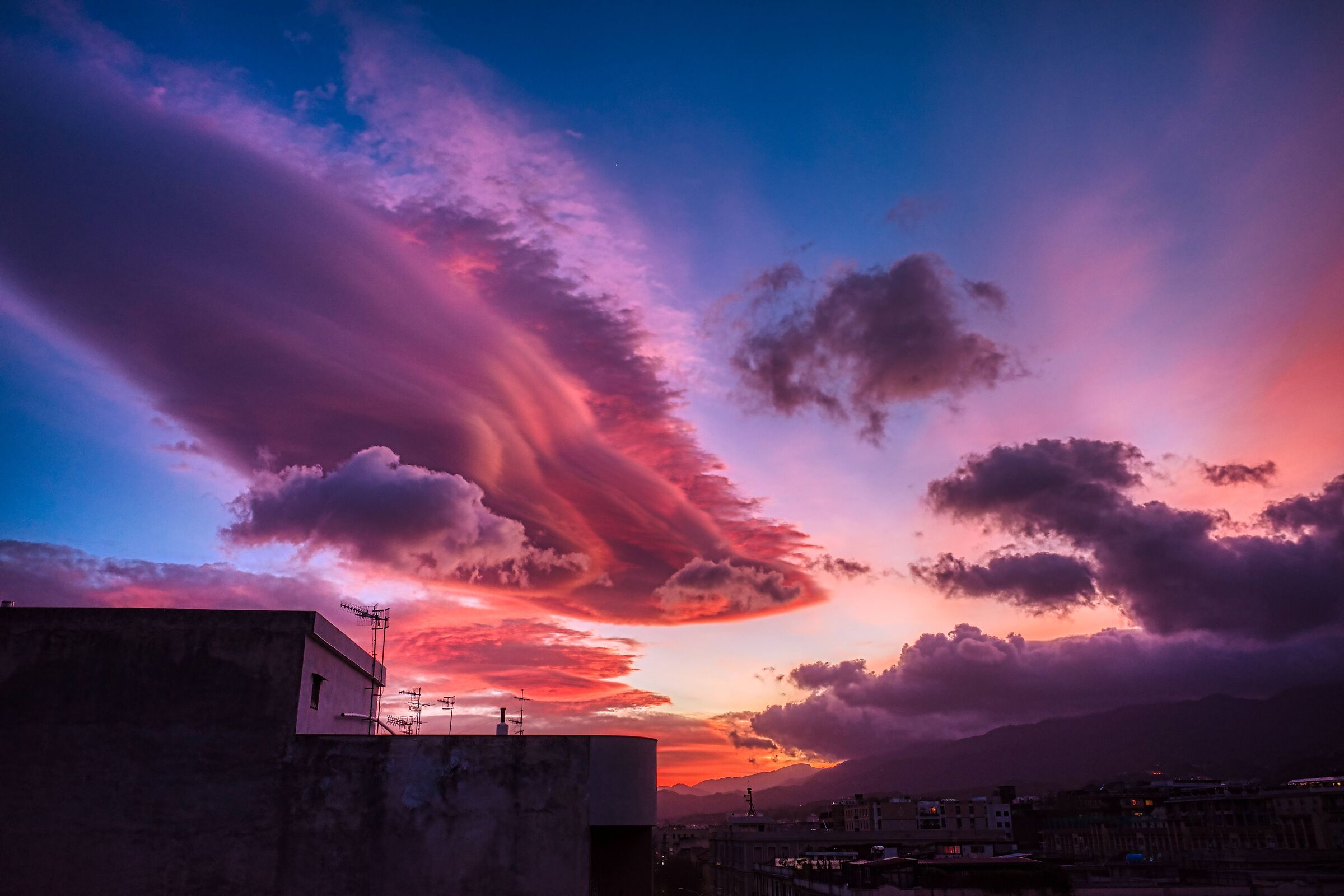 Lenticular cloud