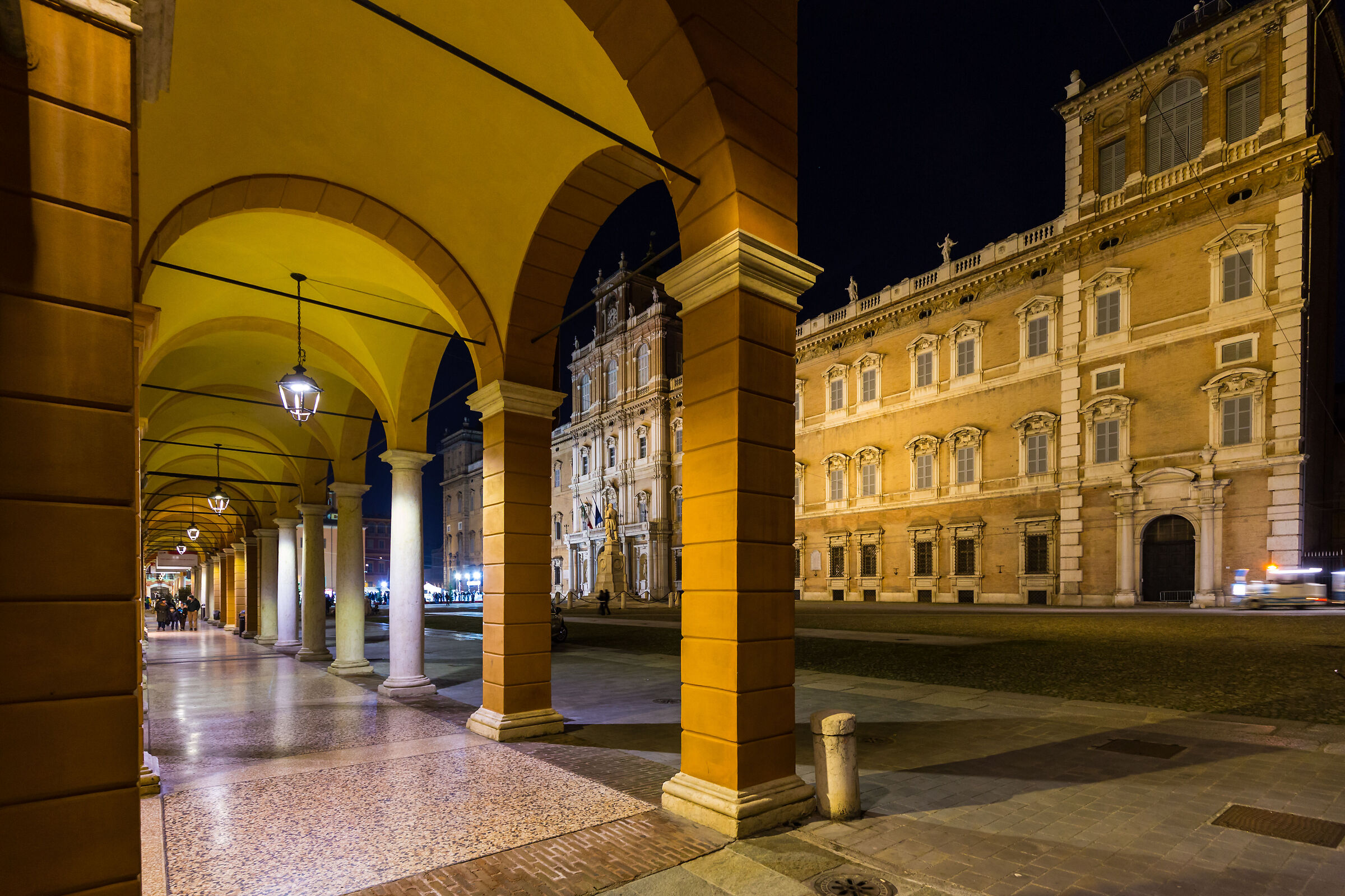 Il portico e il palazzo
