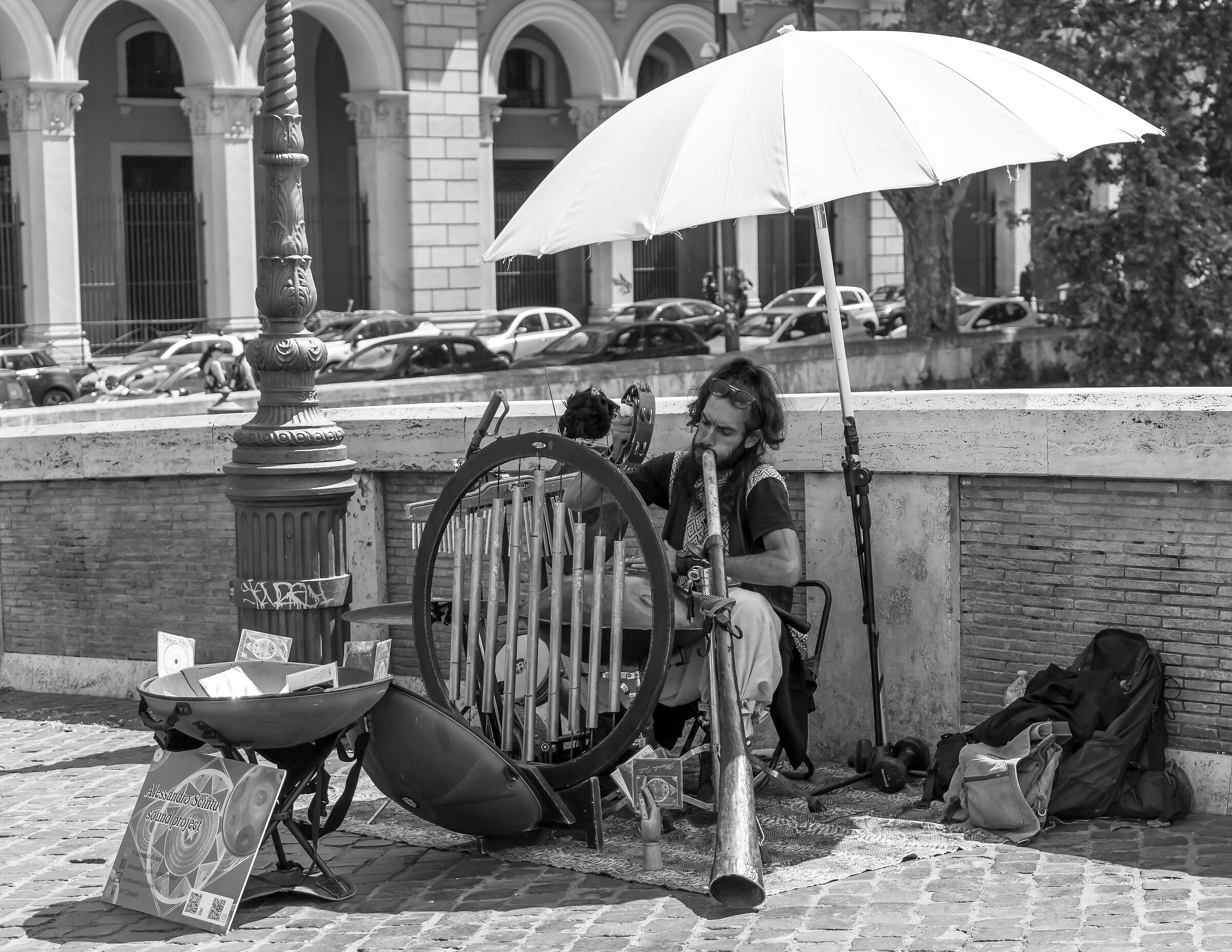 Polyphonic musician (4 photos)