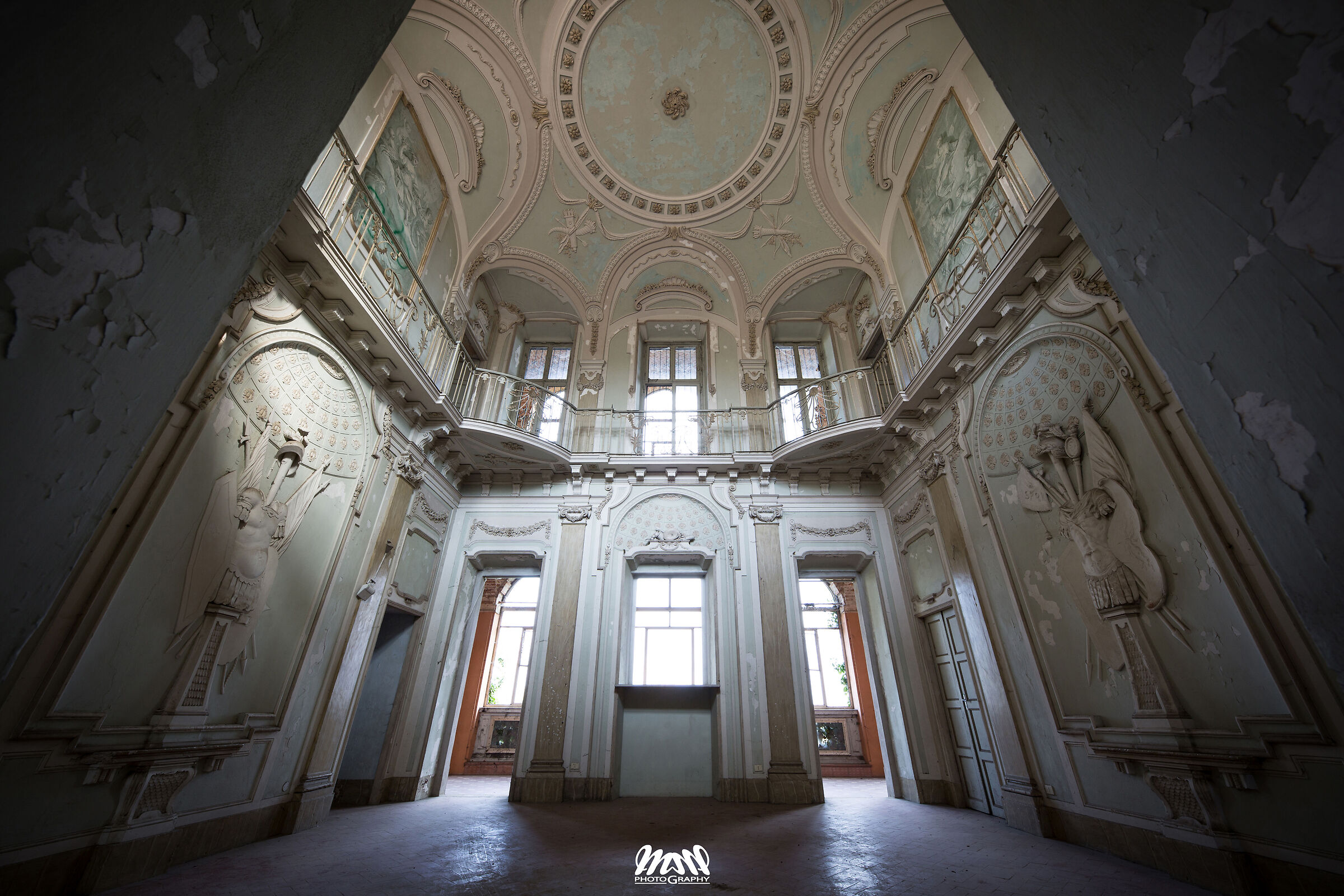 La Villa delle 100 Finistre