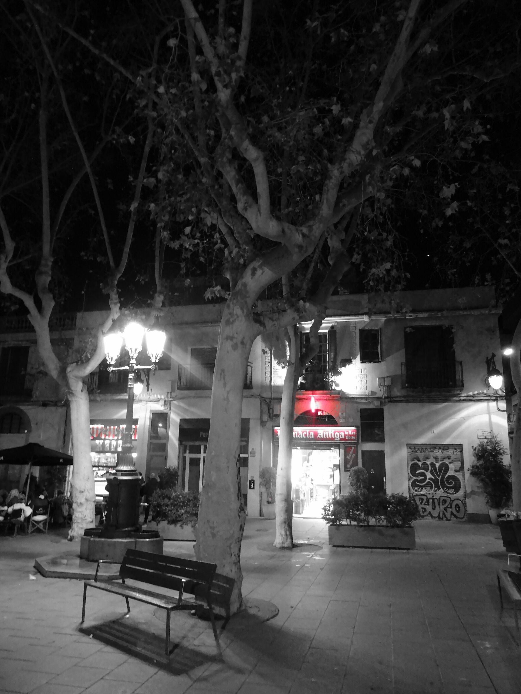 Plaza della Concordia - red