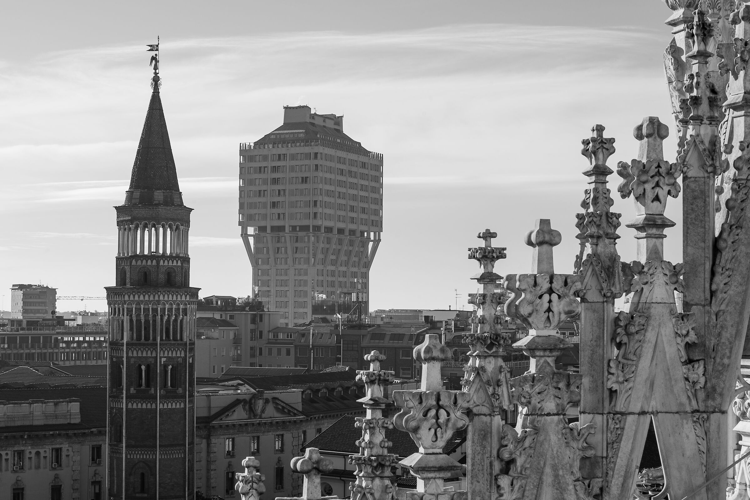 Guglie con campanile e torre