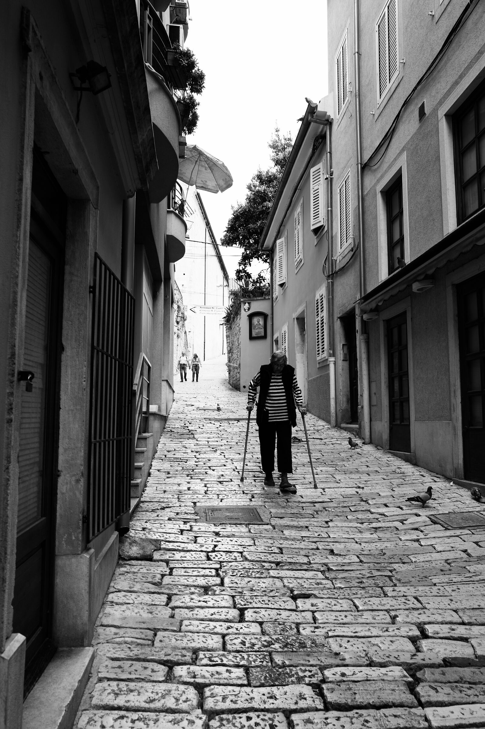 alone et pensive