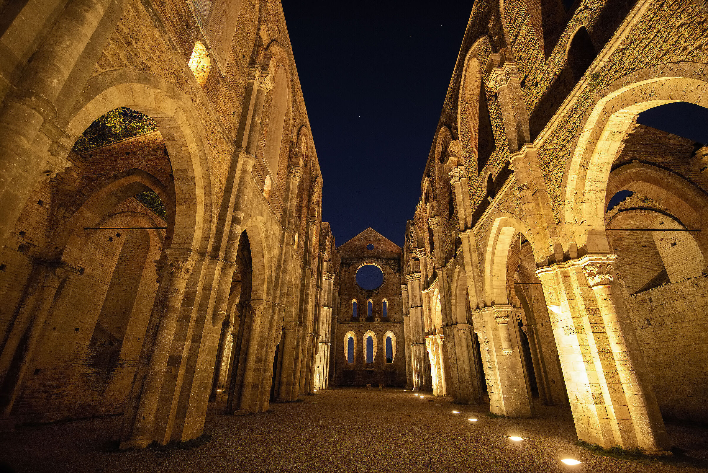 S. Galgano in notturna