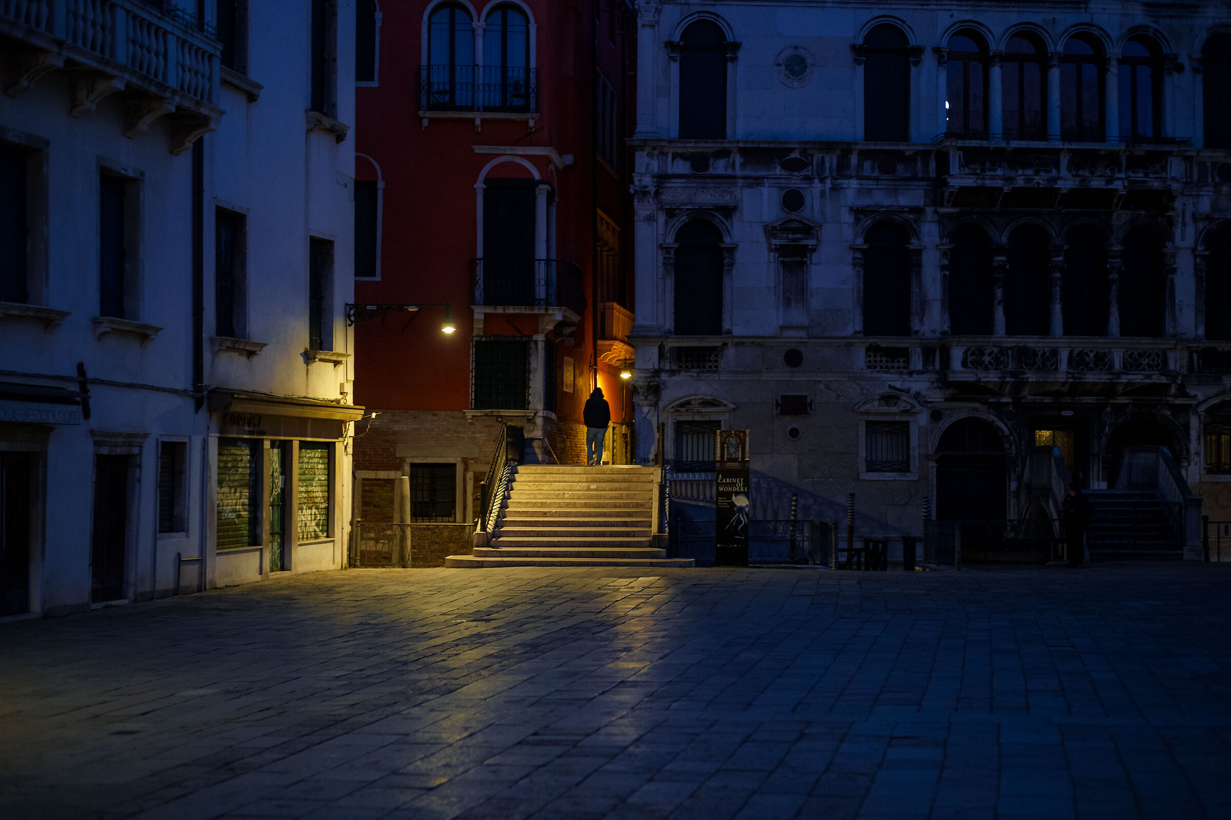Walking in a nocturnal Venice