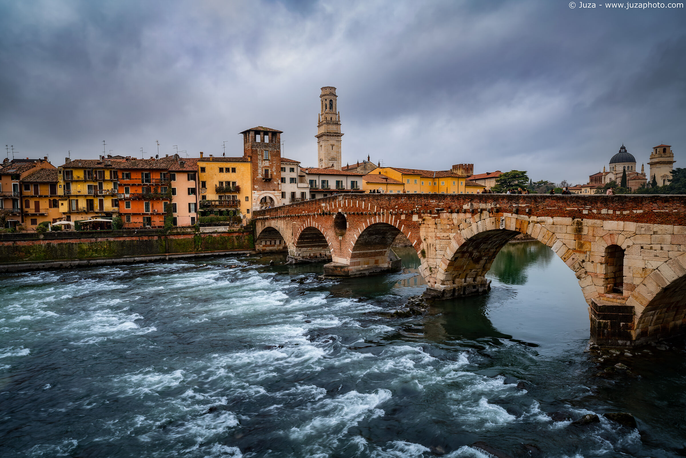 Ponte Pietra, Verona