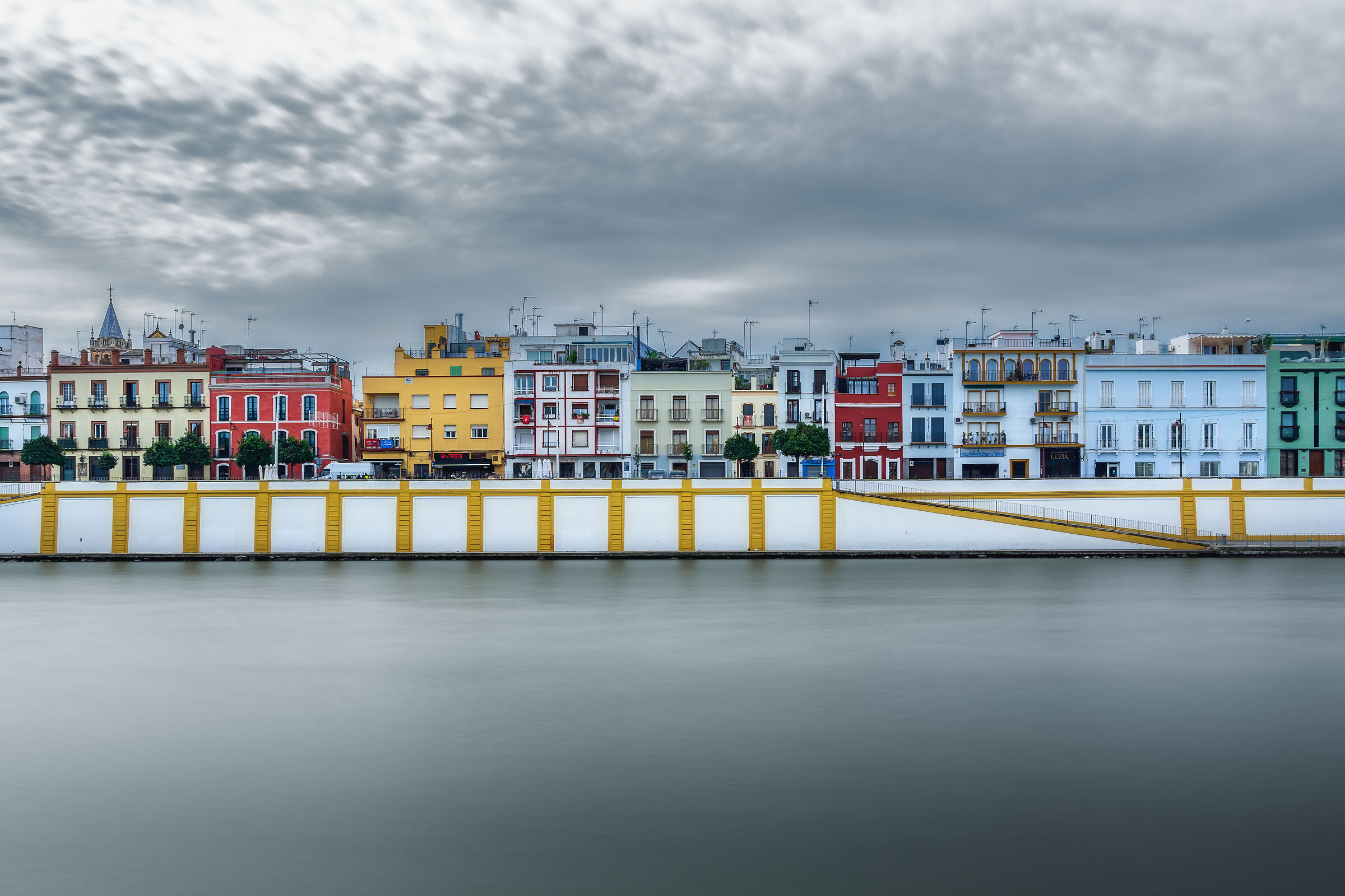 Le case di Triana sul fiume