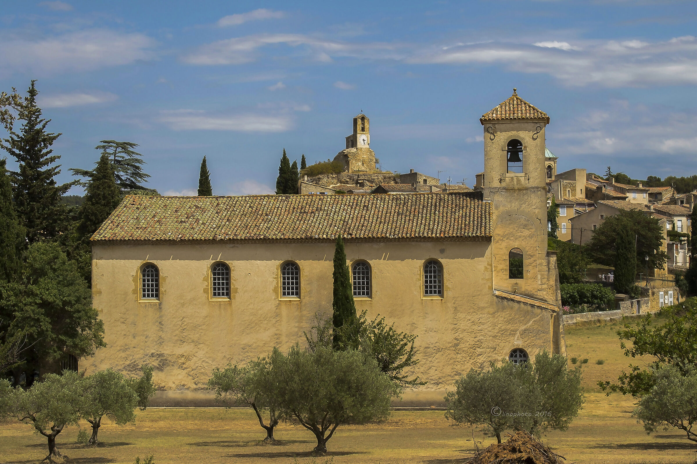 A Lourmarin (Provenza) sono le 15,30.