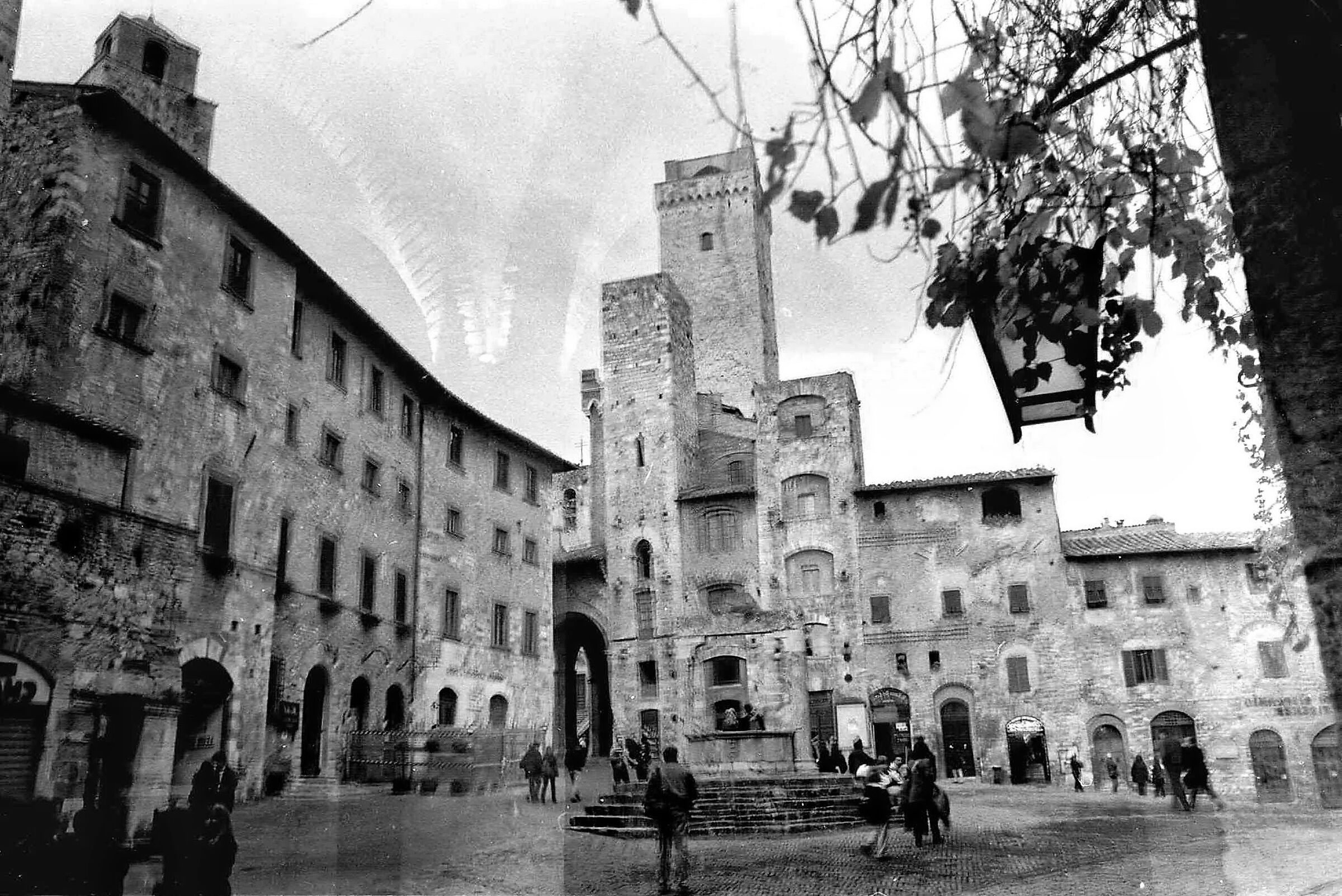 San Gimignano - riflesso in una vetrata