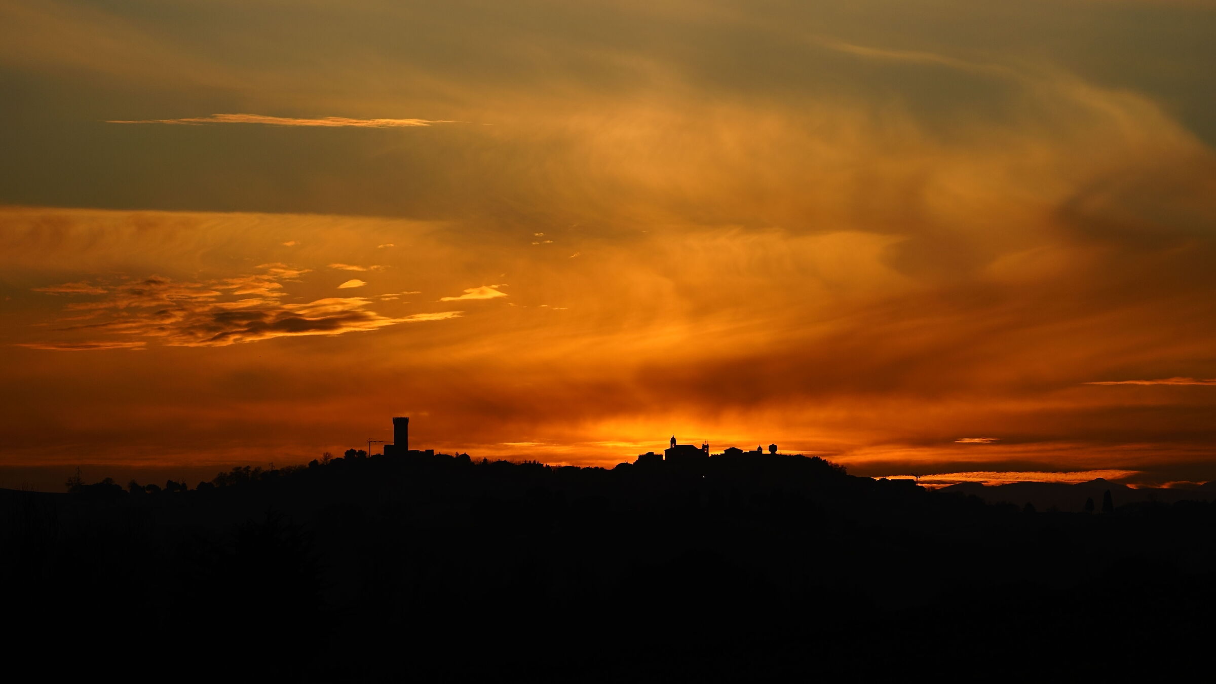 Tramonto su Montefano