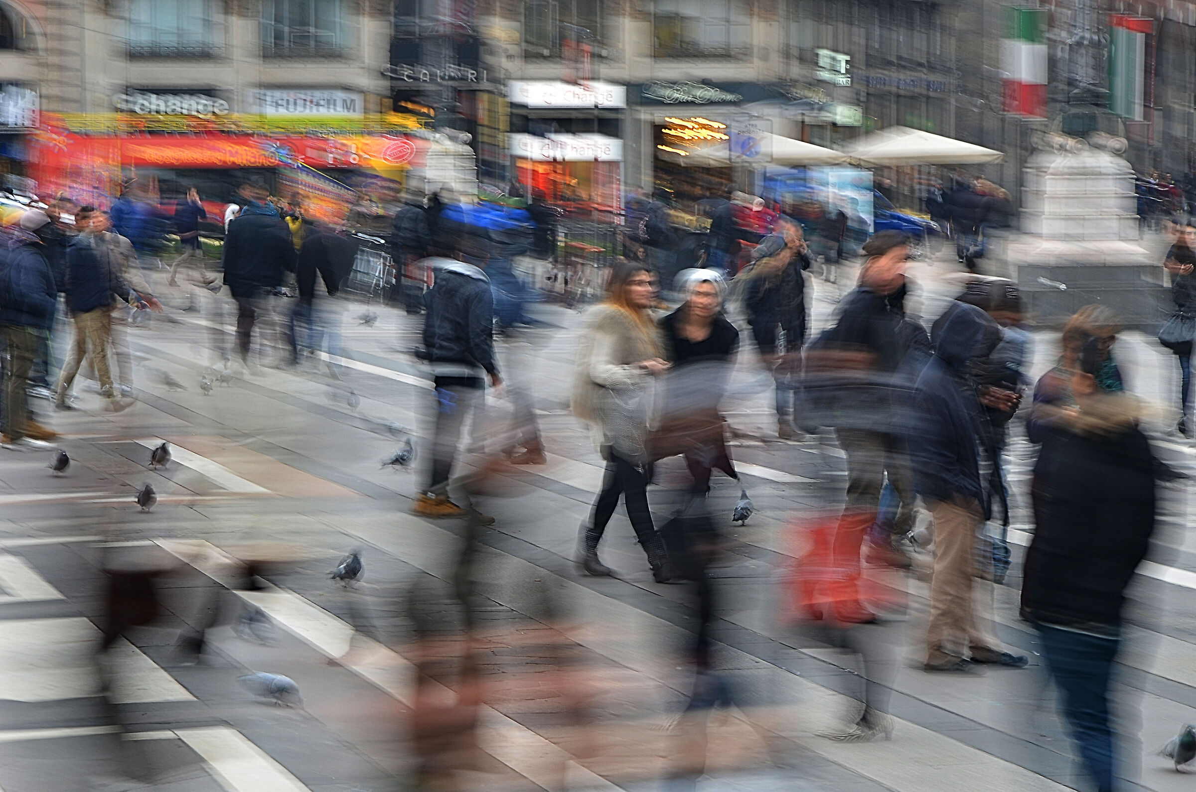 che confusione in piazza Duomo (MI)