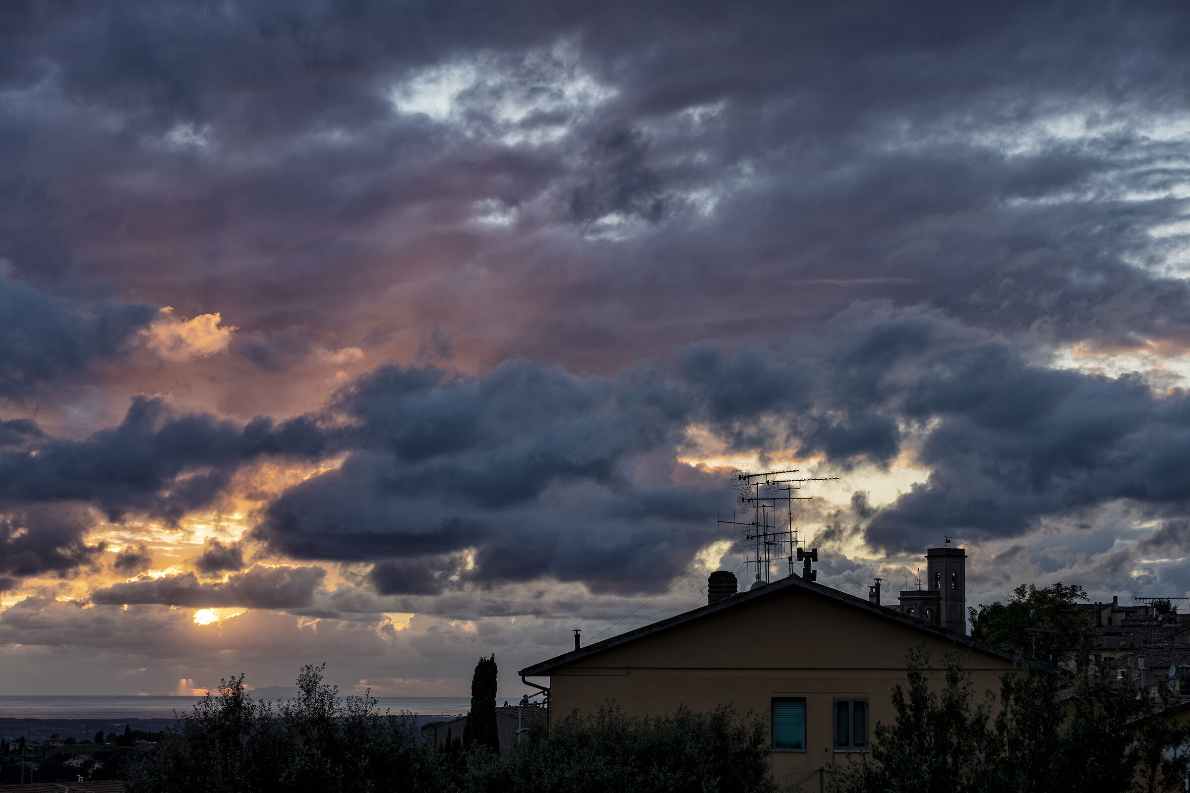 Tramonto a Montescudaio