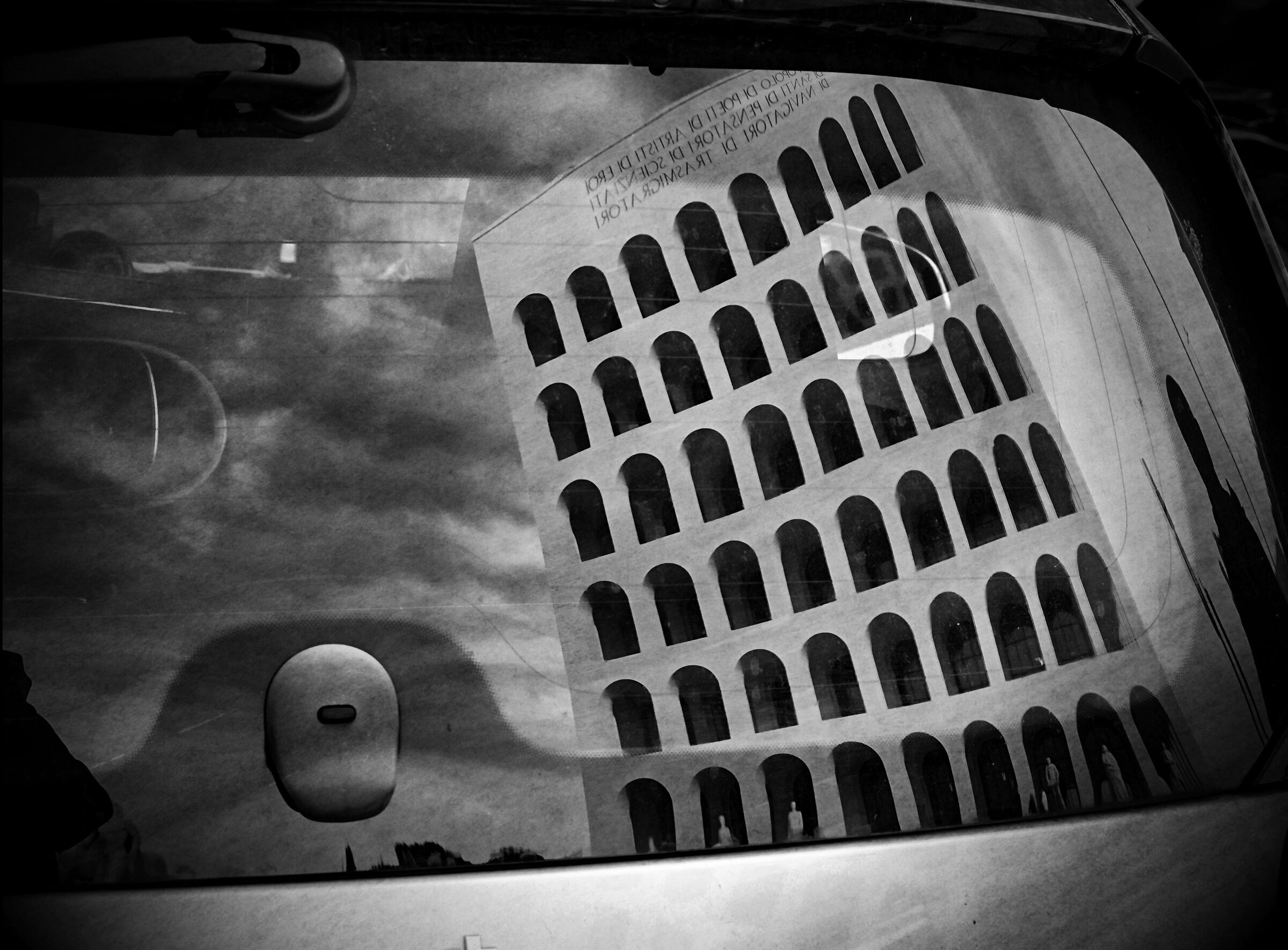 Smart reflections in black and white