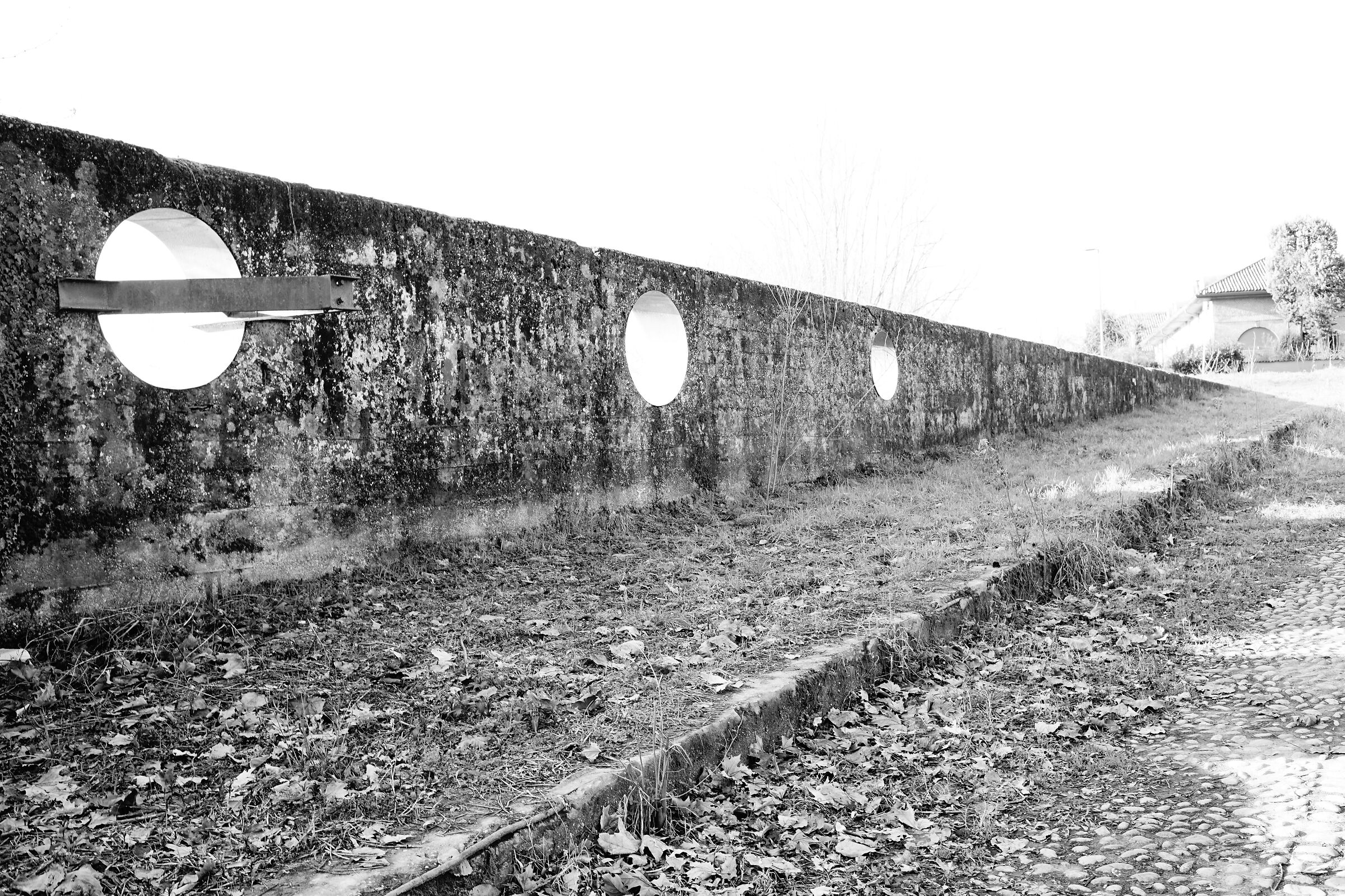 il muro del porto fluviale