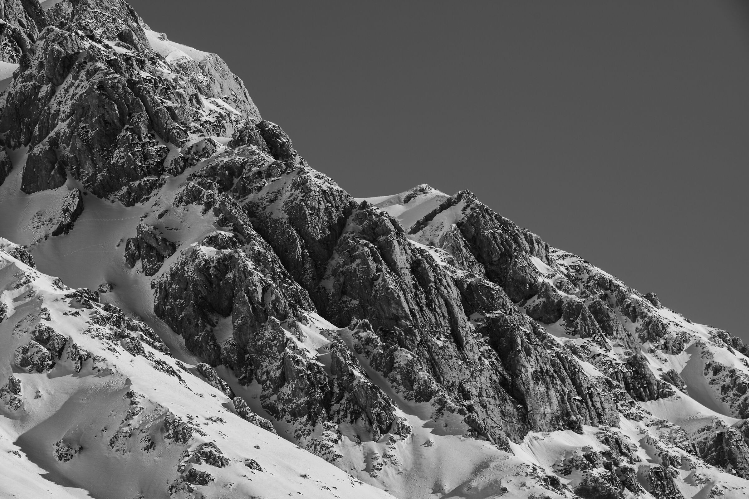 Roccia e neve
