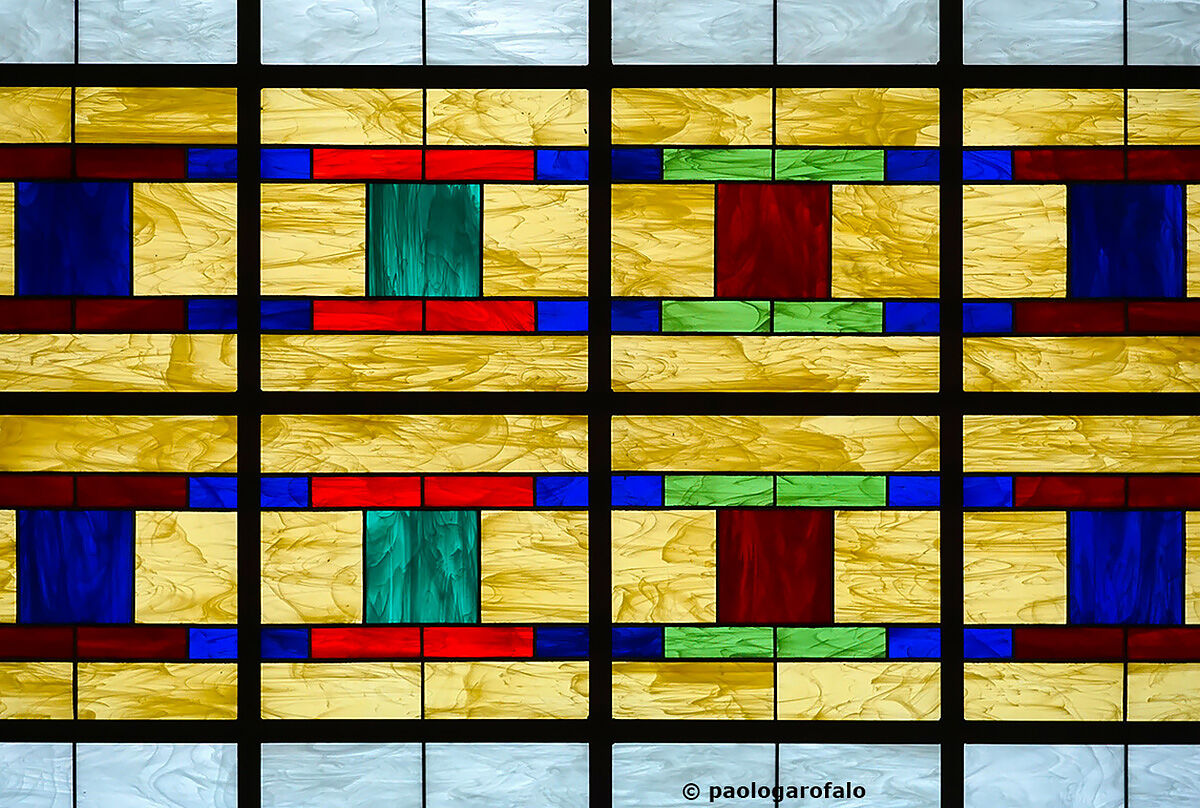 Composizione geometrica a tetto n. 2