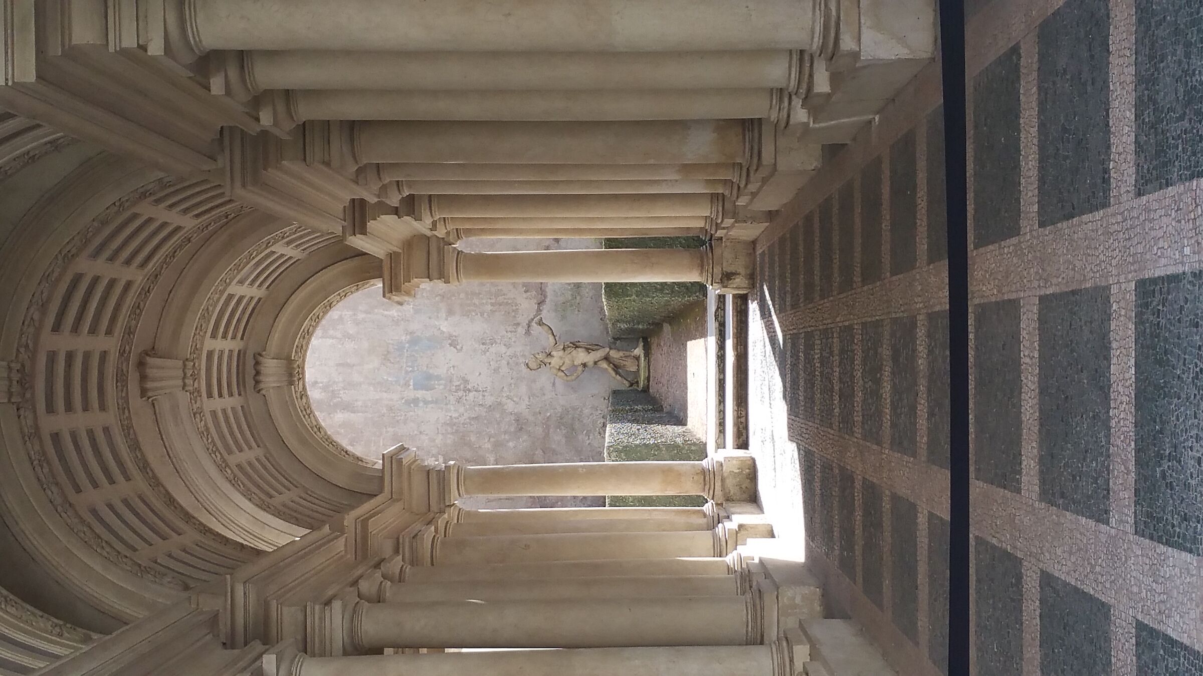Cortile di Roma