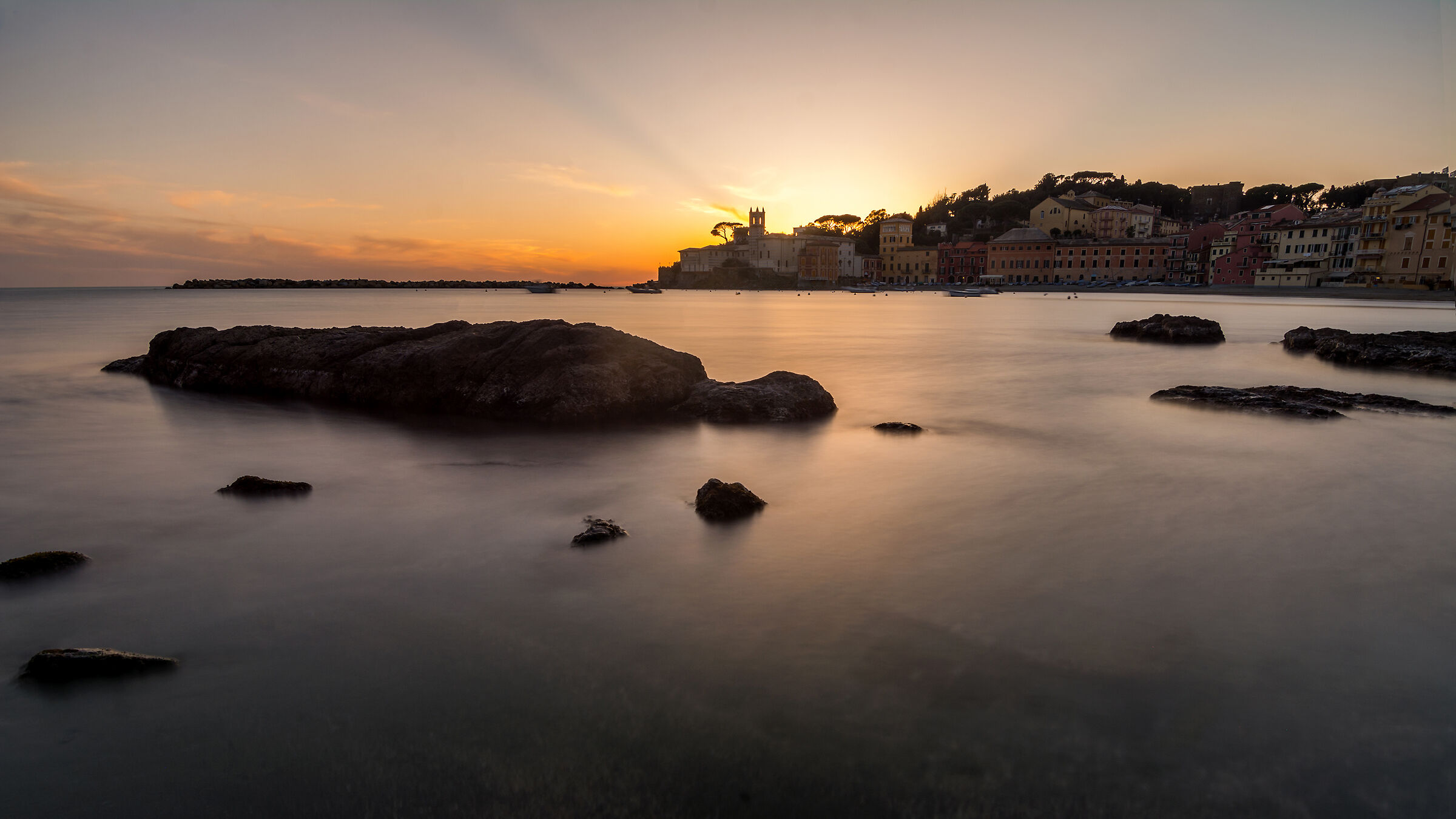 The rocks of the bay