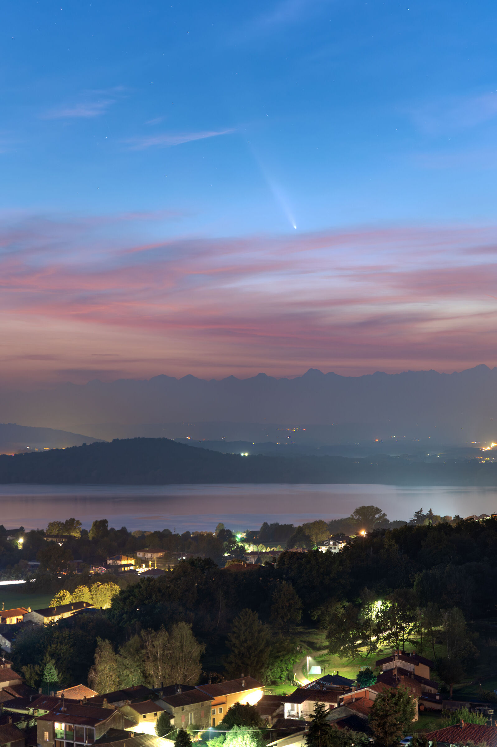 c/2023 A3 Tsuchinshan-Atlas sopra al lago di Viverone