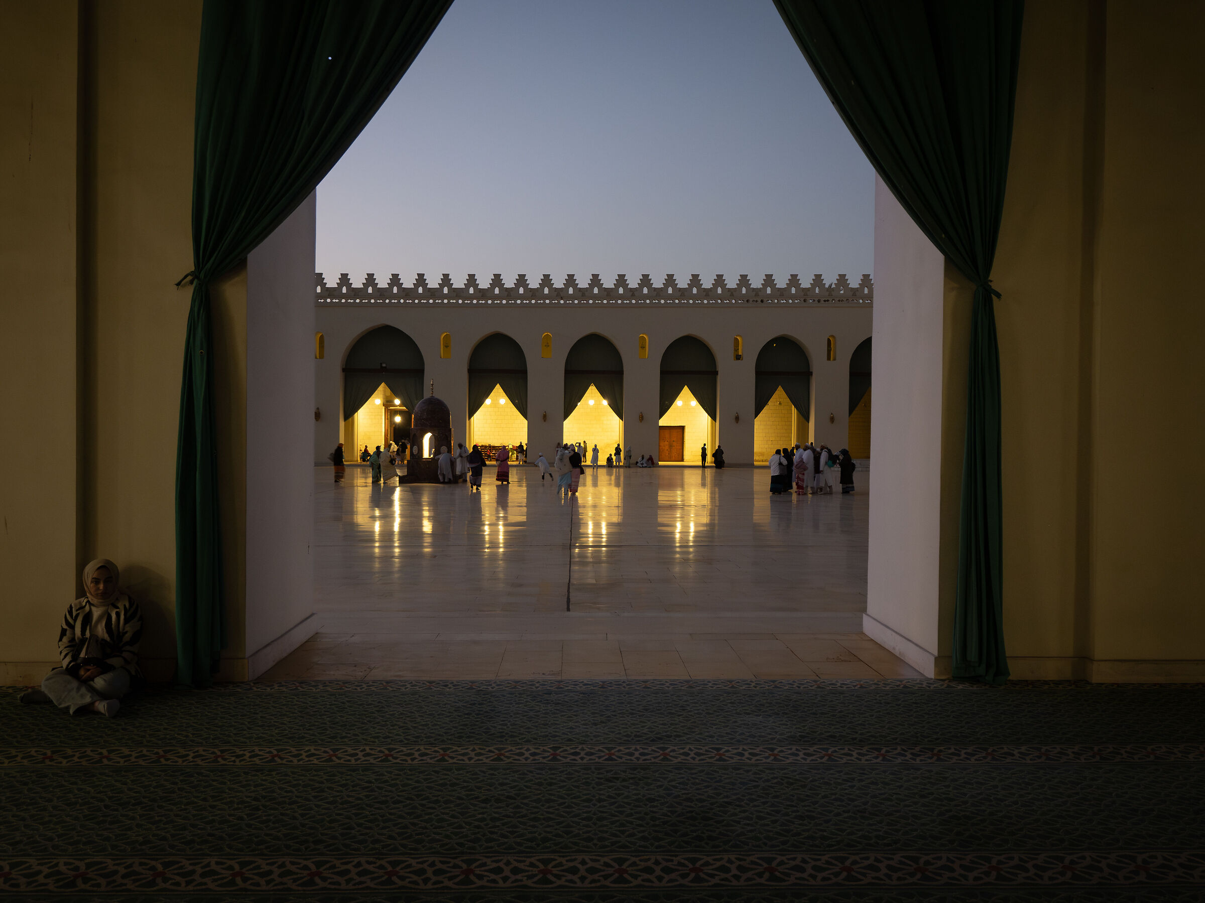 The student of the Al-Hakim Mosque