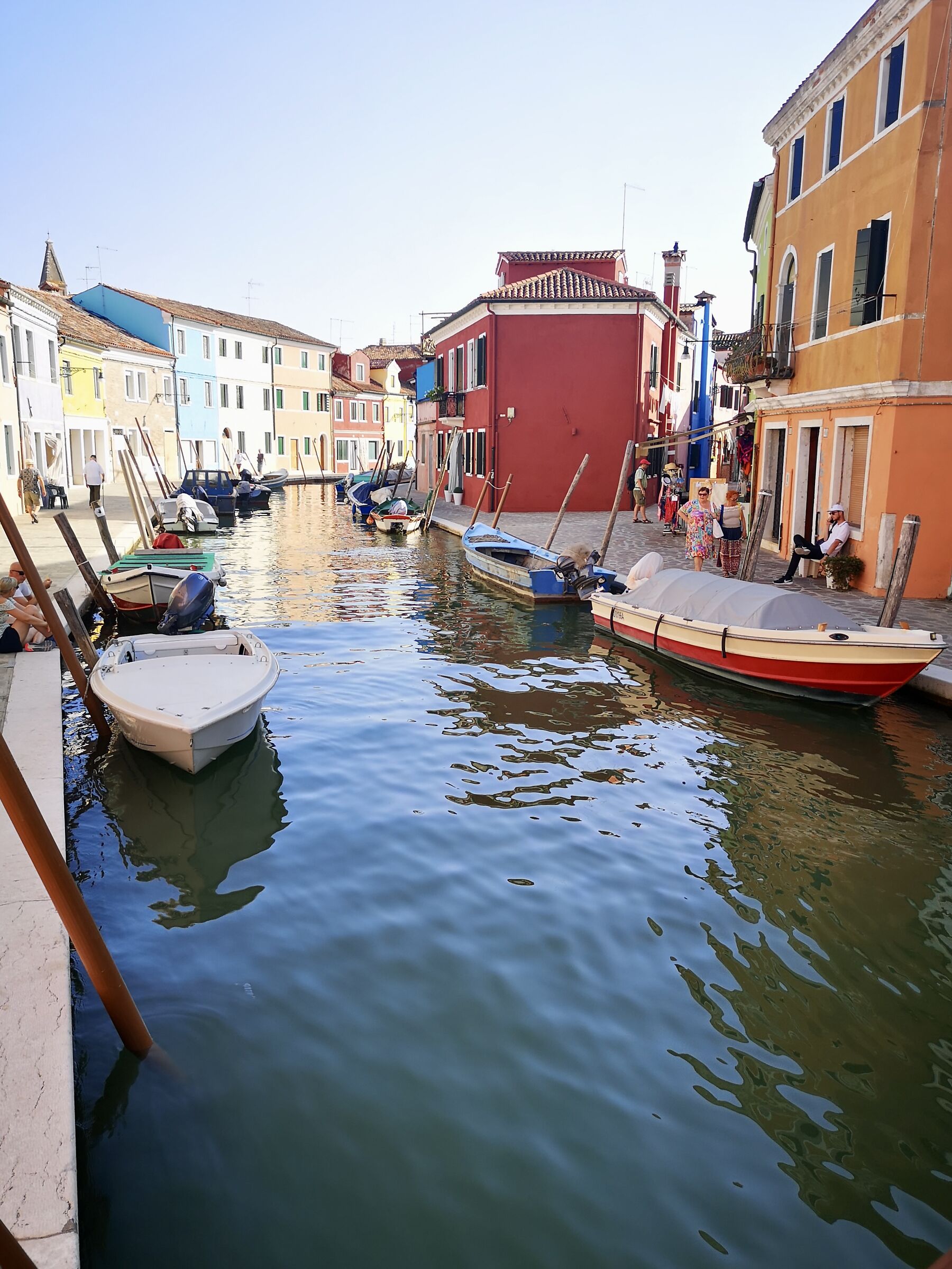 cromie e riflessi magici a Burano