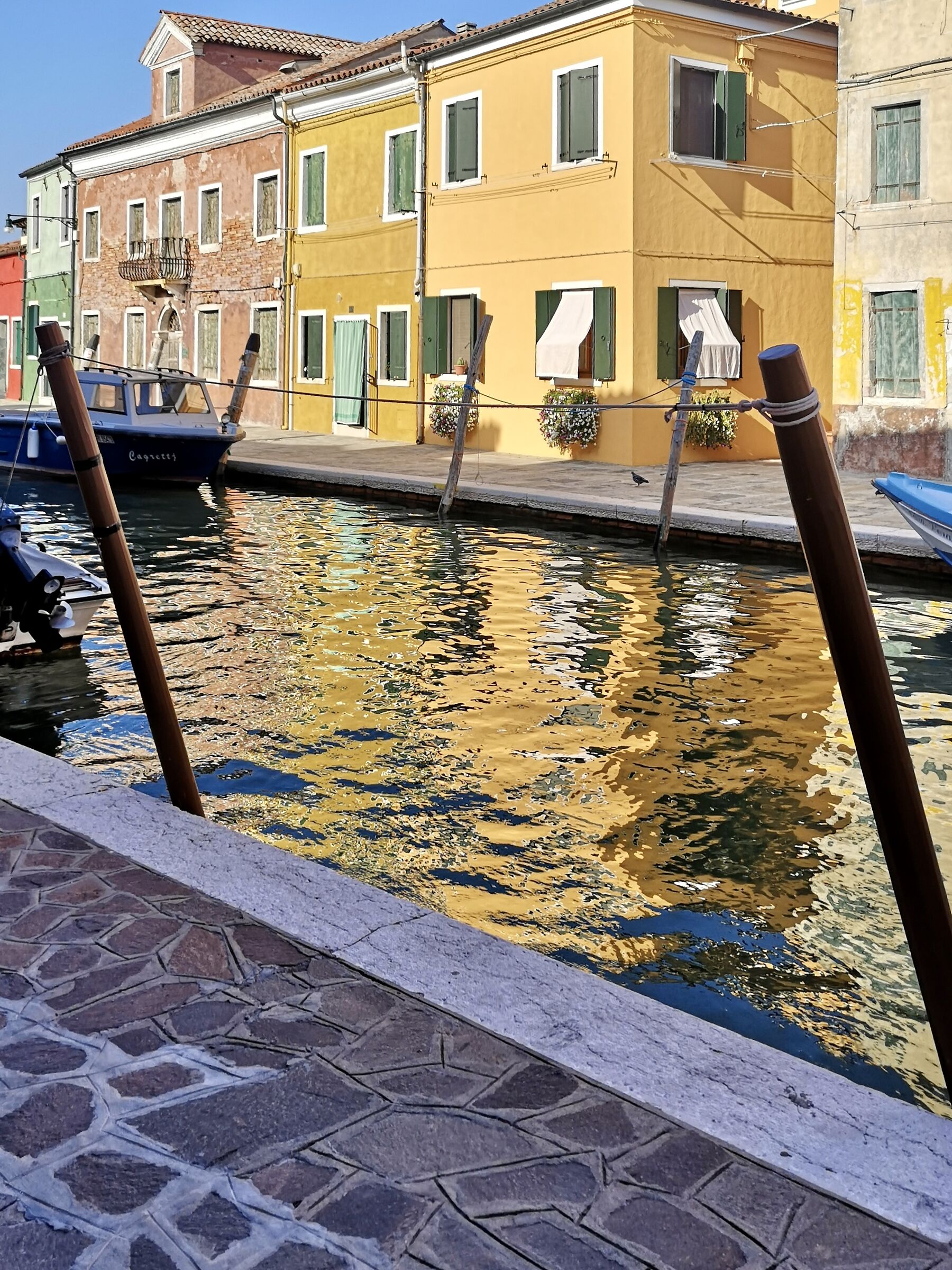 cromi e riflessi magici a Burano