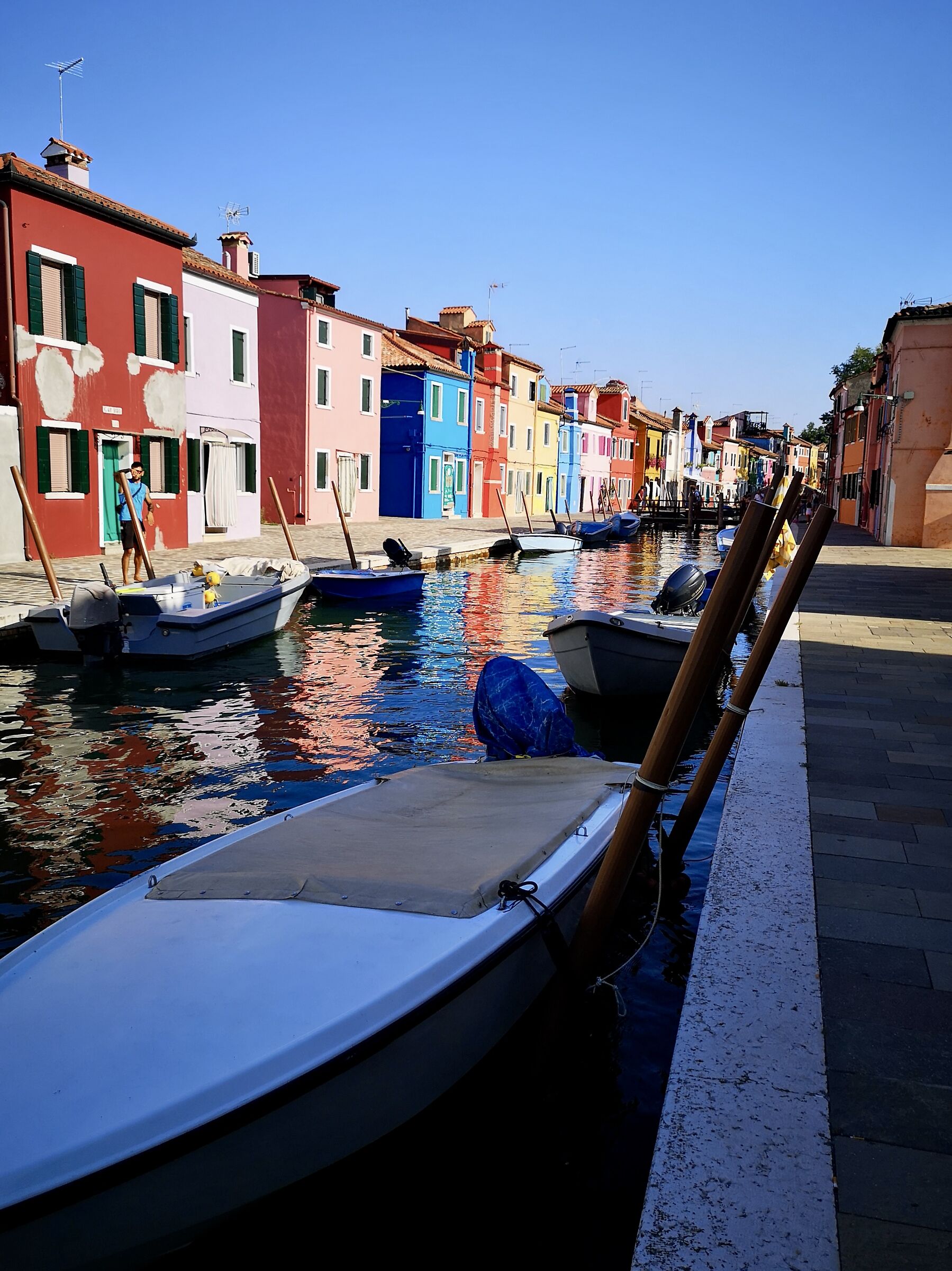 cromie e riflessi magici a Burano