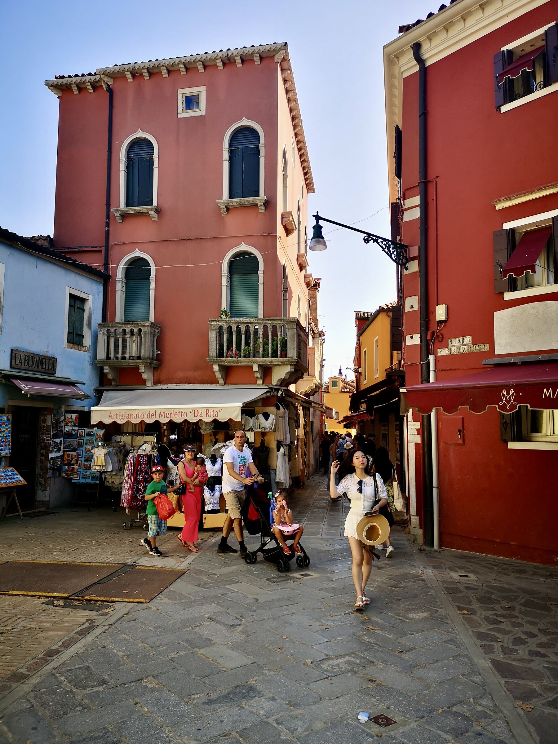 cromie e riflessi magici a Burano