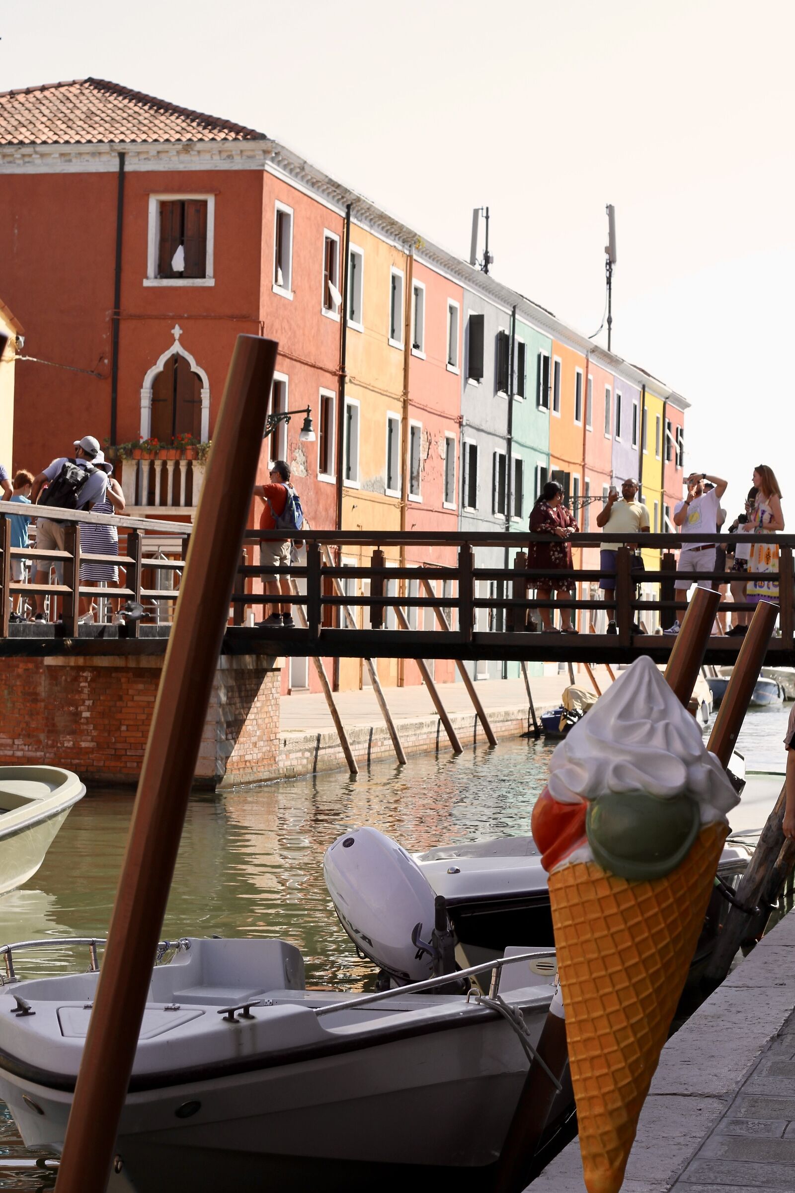 cromie e riflessi magici a Burano