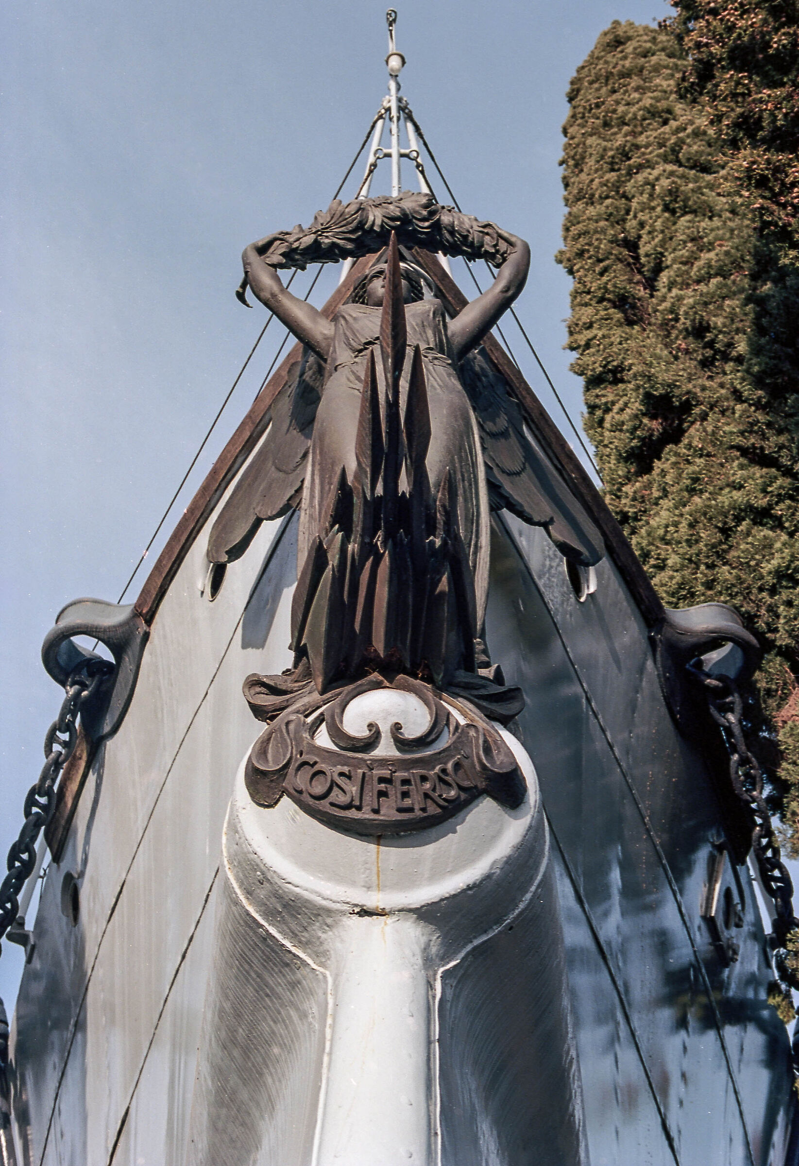 THE VITTORIALE DEGLI ITALIANI NAVE PUGLIA