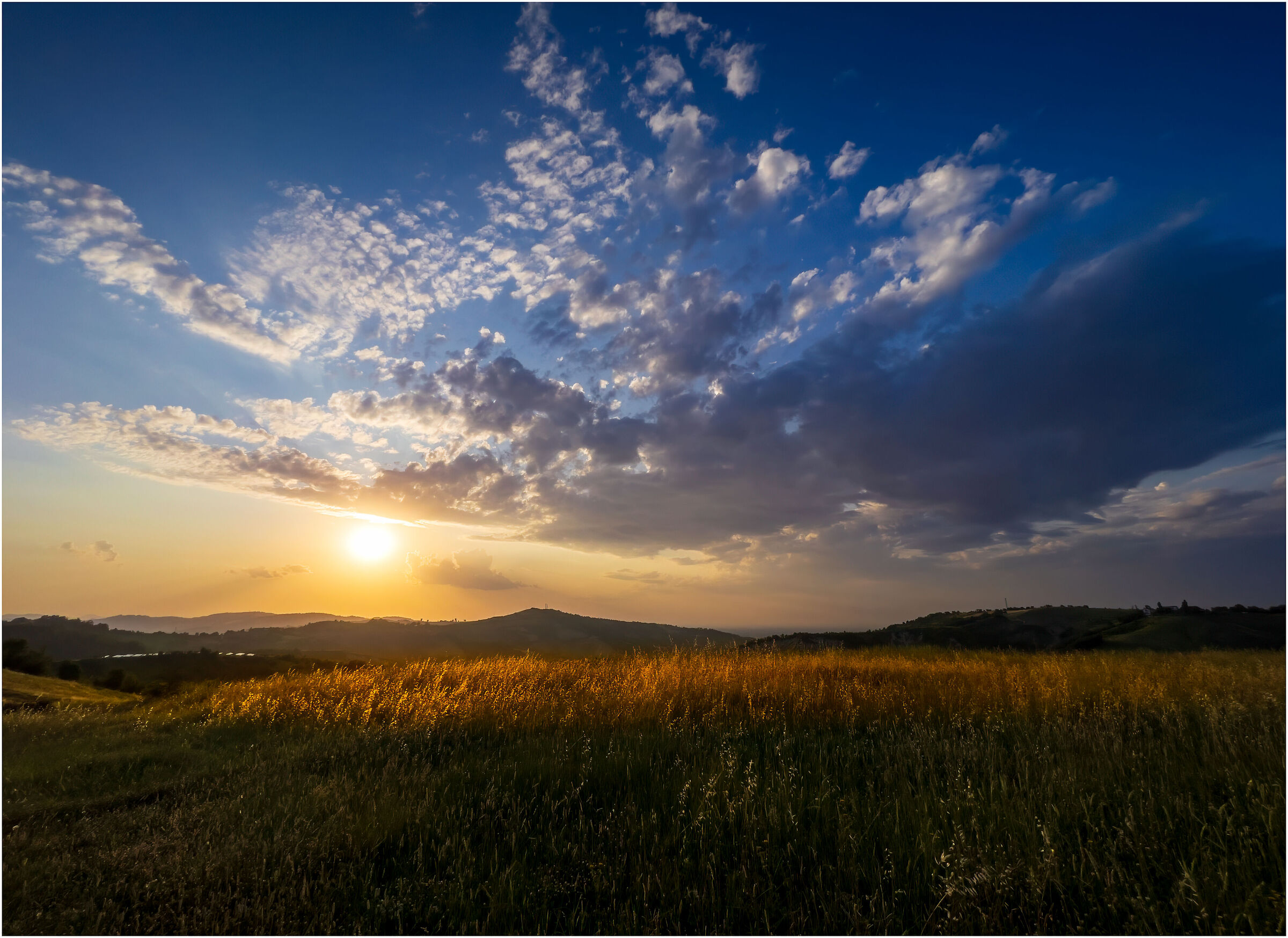 Tramonto sulle colline