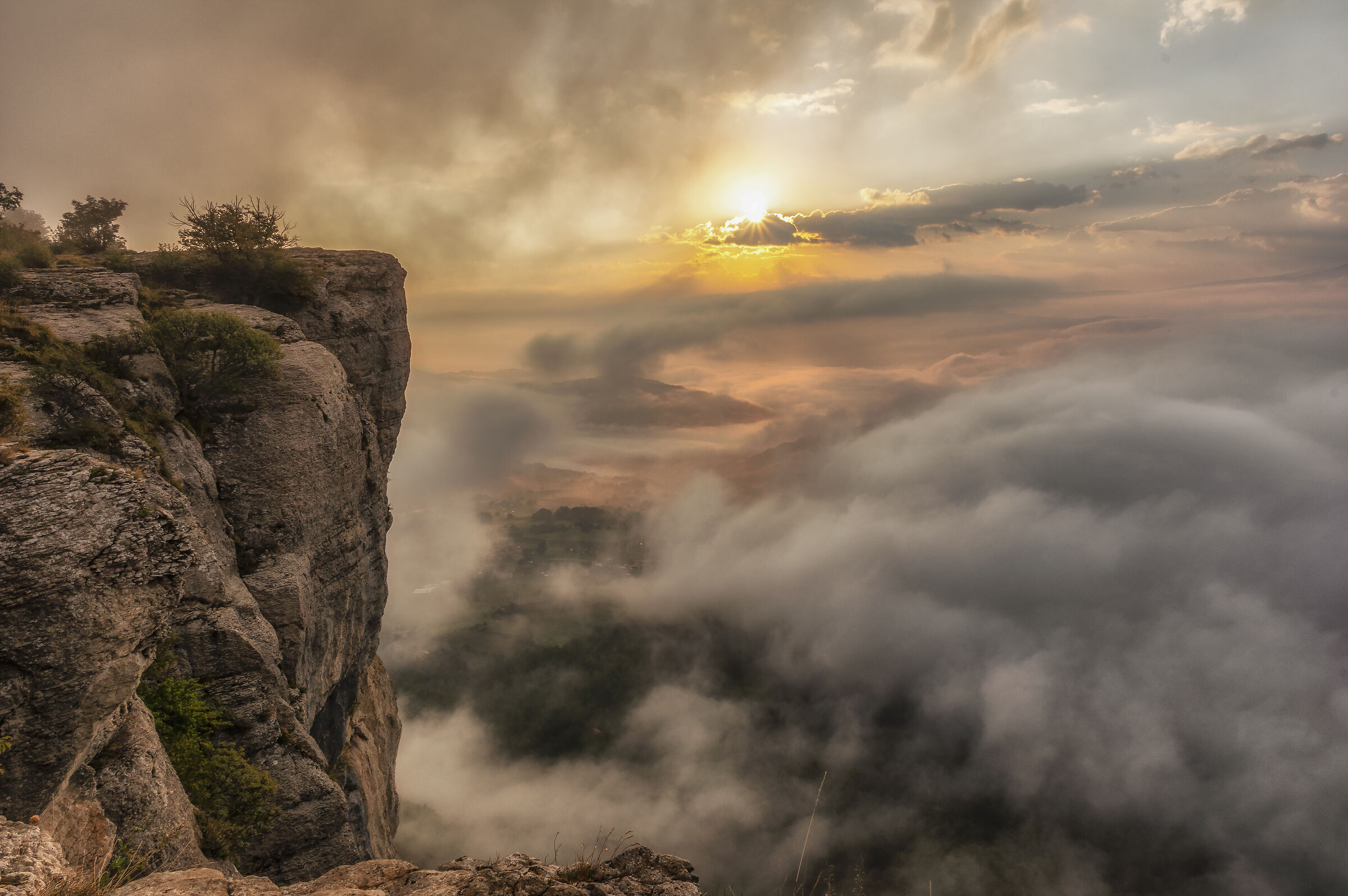 Sunrise on the Pietra di Bismantova (RE)