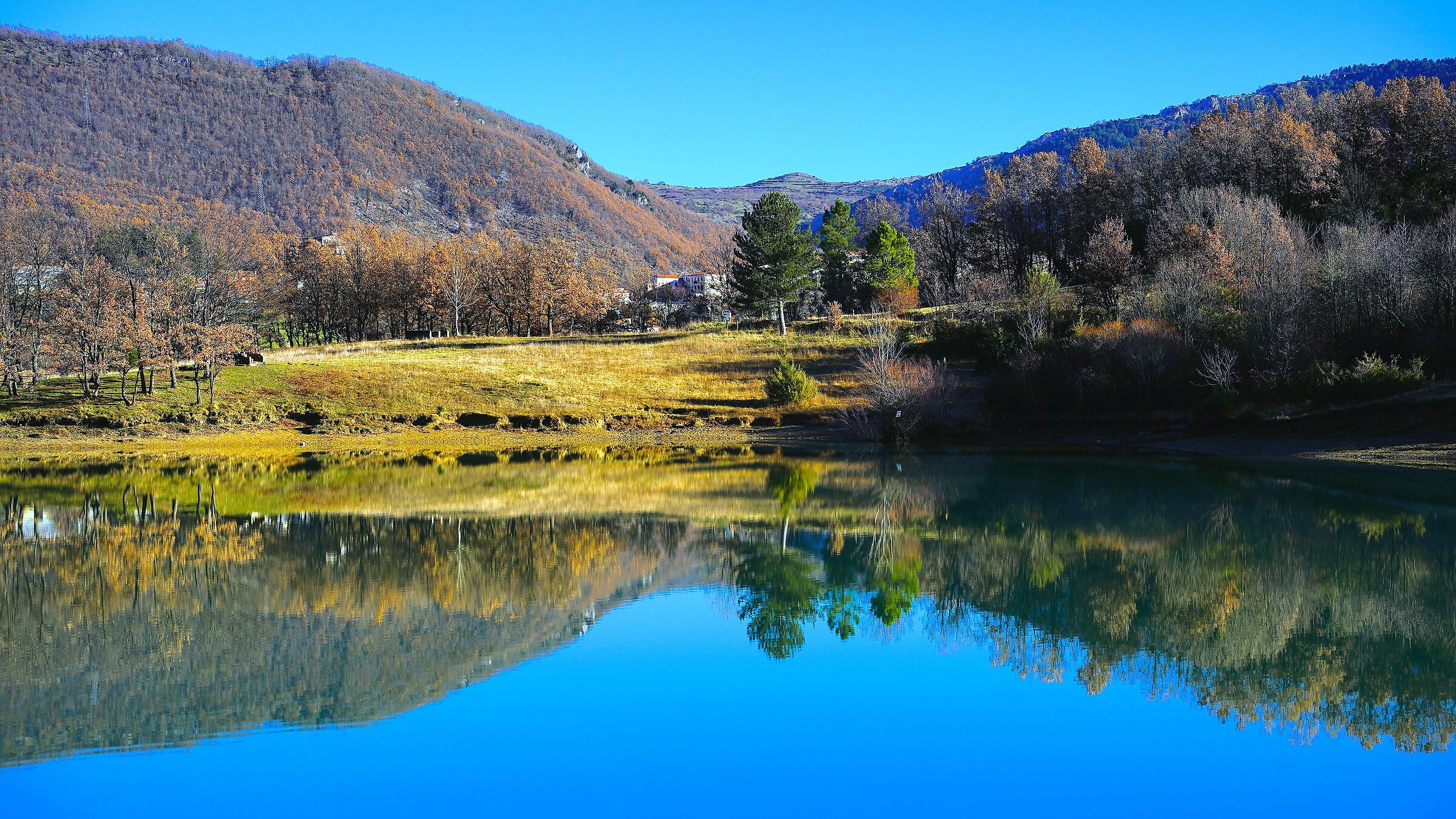 Lake Castel S.V Abruzzo