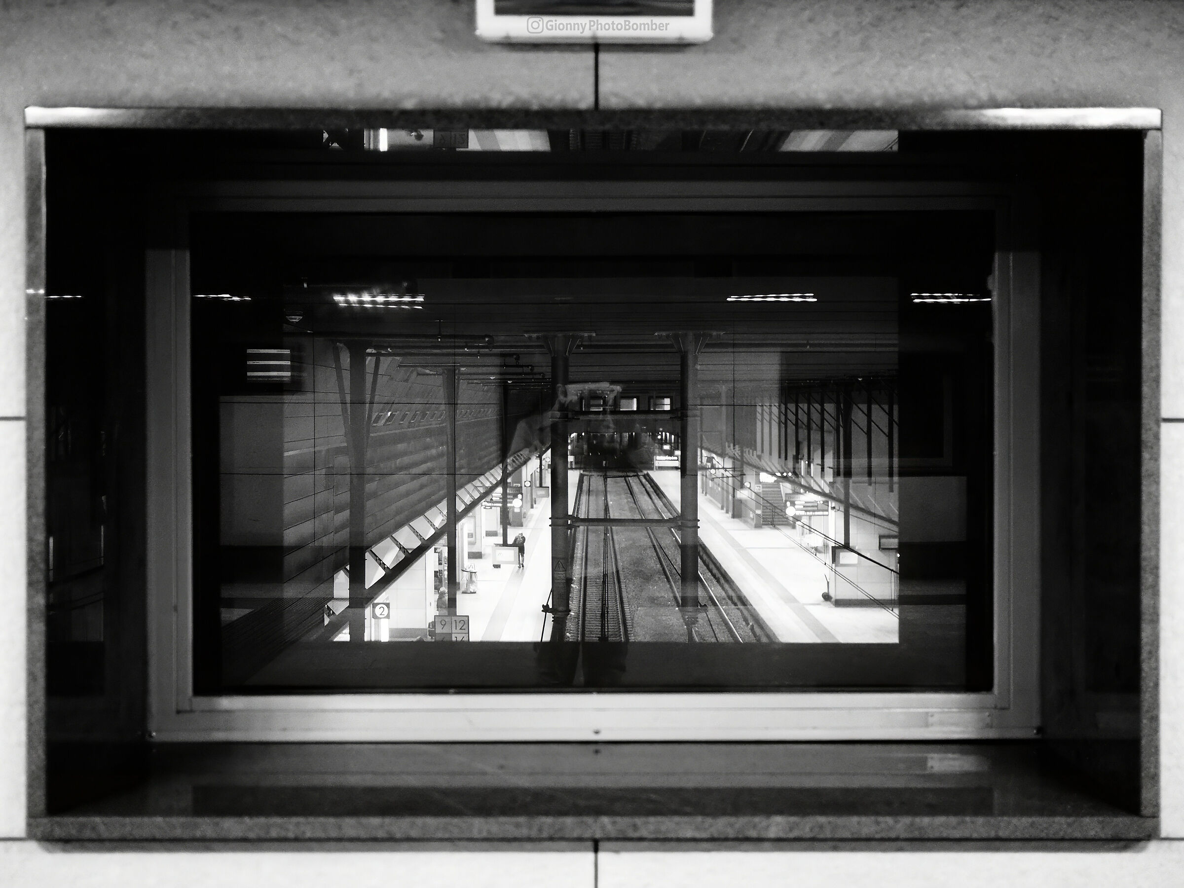Containers of reflected visions