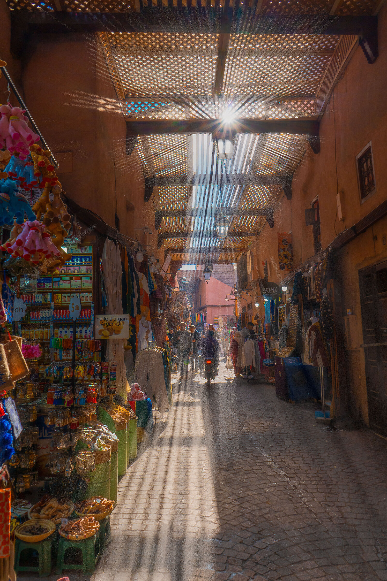Fasci di luce tra i Souk