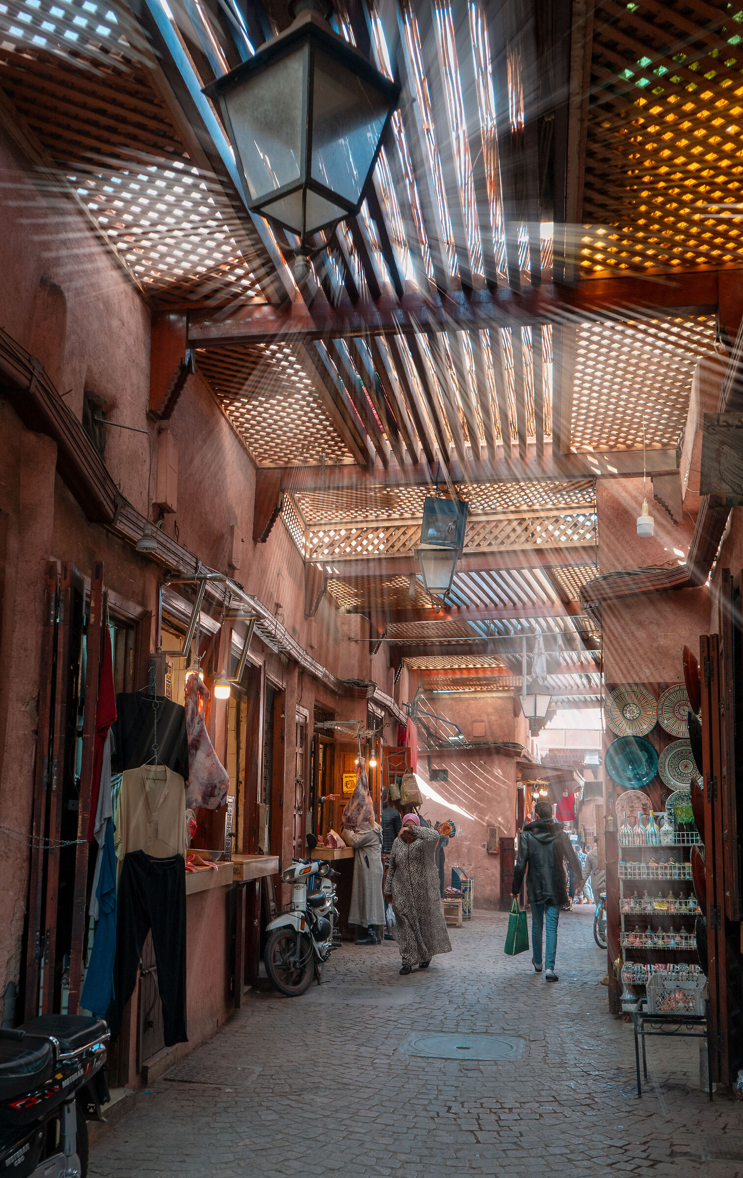 Fasci di luce tra i Souk