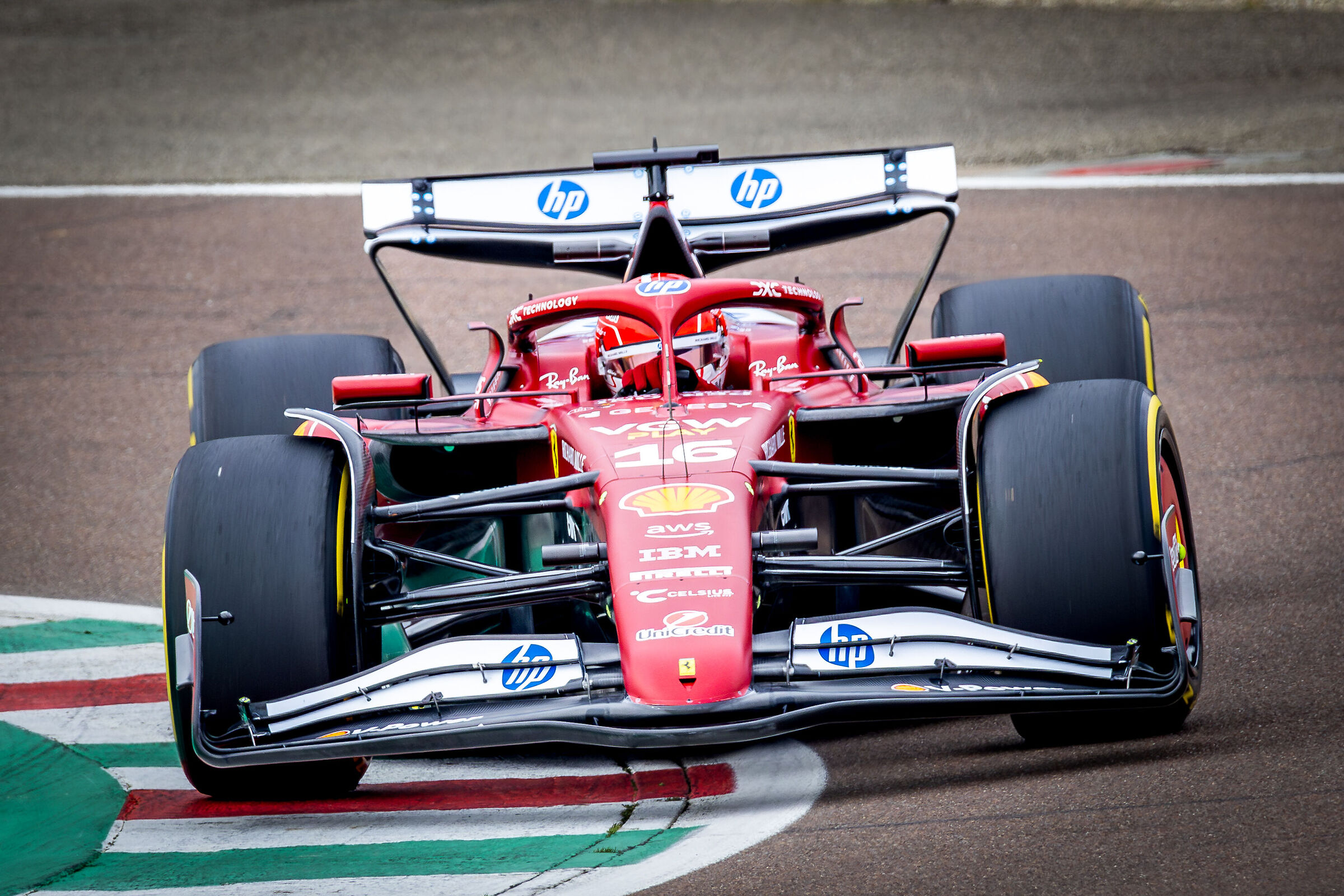 Charles Leclerc e la SF25 sul circuito di Fiorano