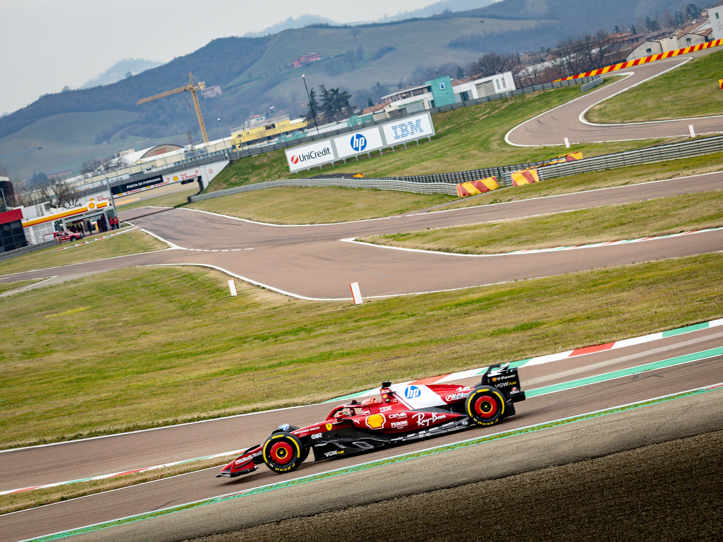 Charles Leclerc e la SF25 a Fiorano