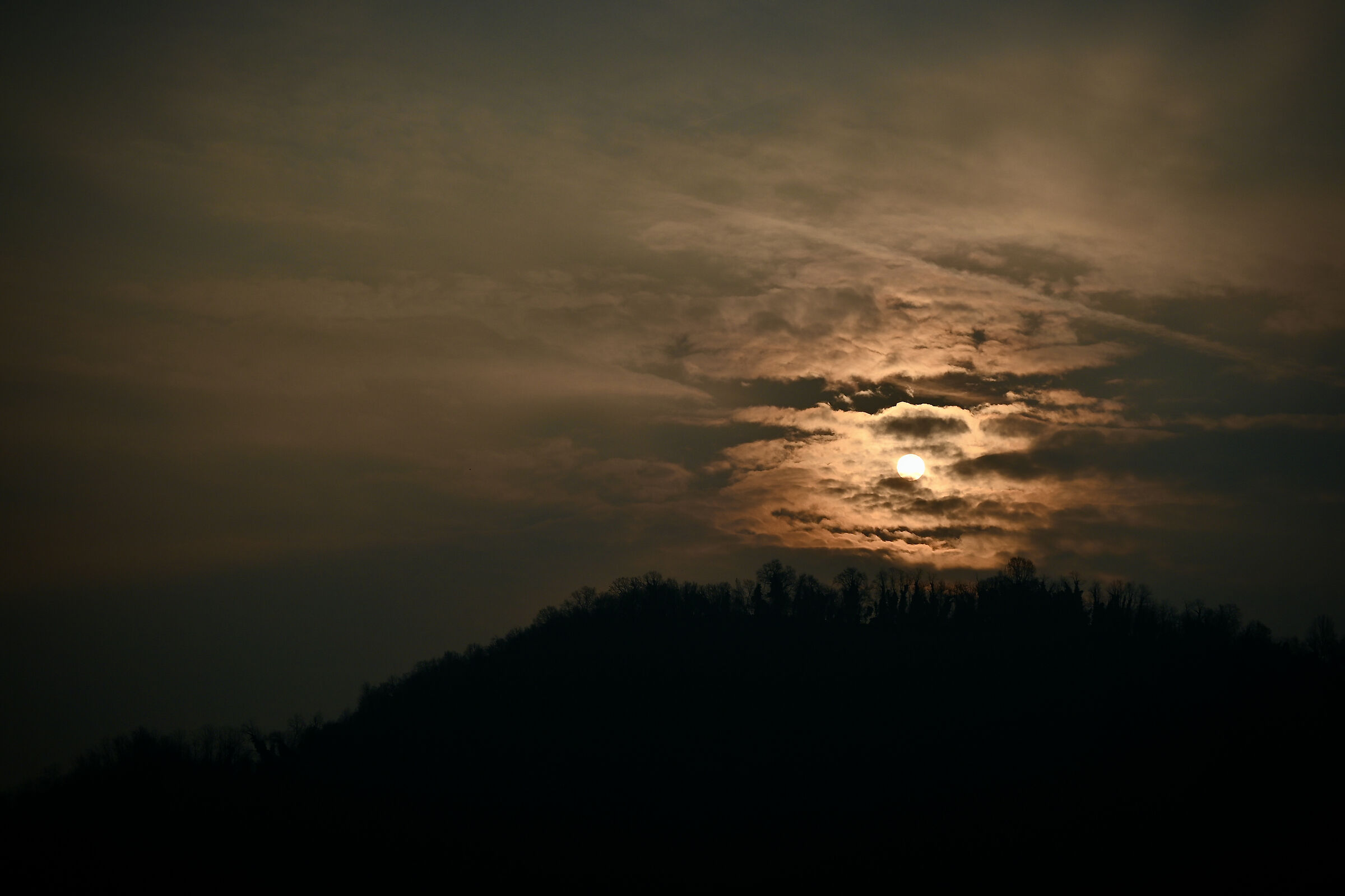 Alba invernale sulle colline del Veneto