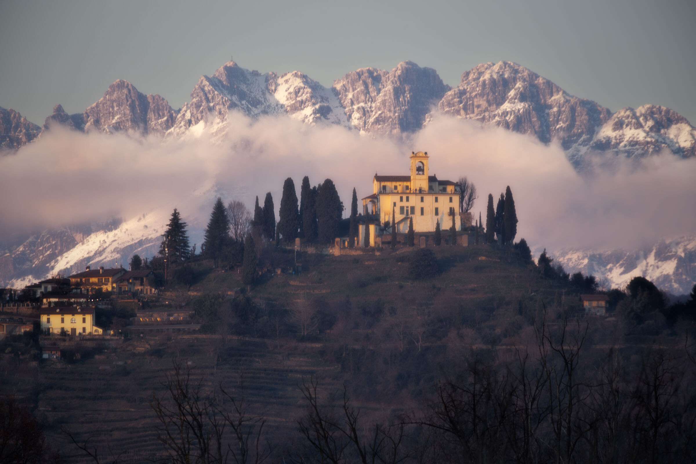 Il Santuario e il Resegone