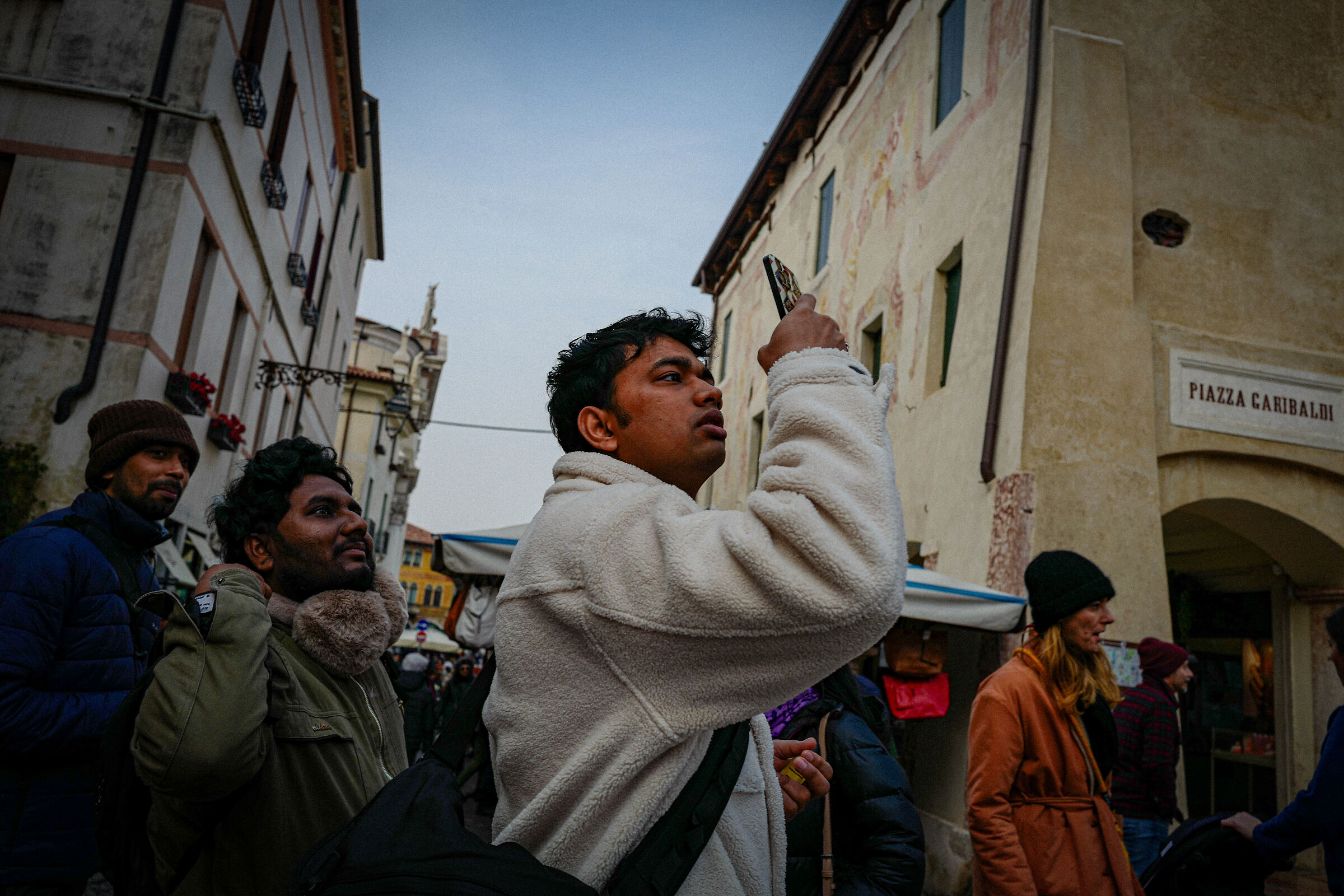 1 cellulare in 3 amici...