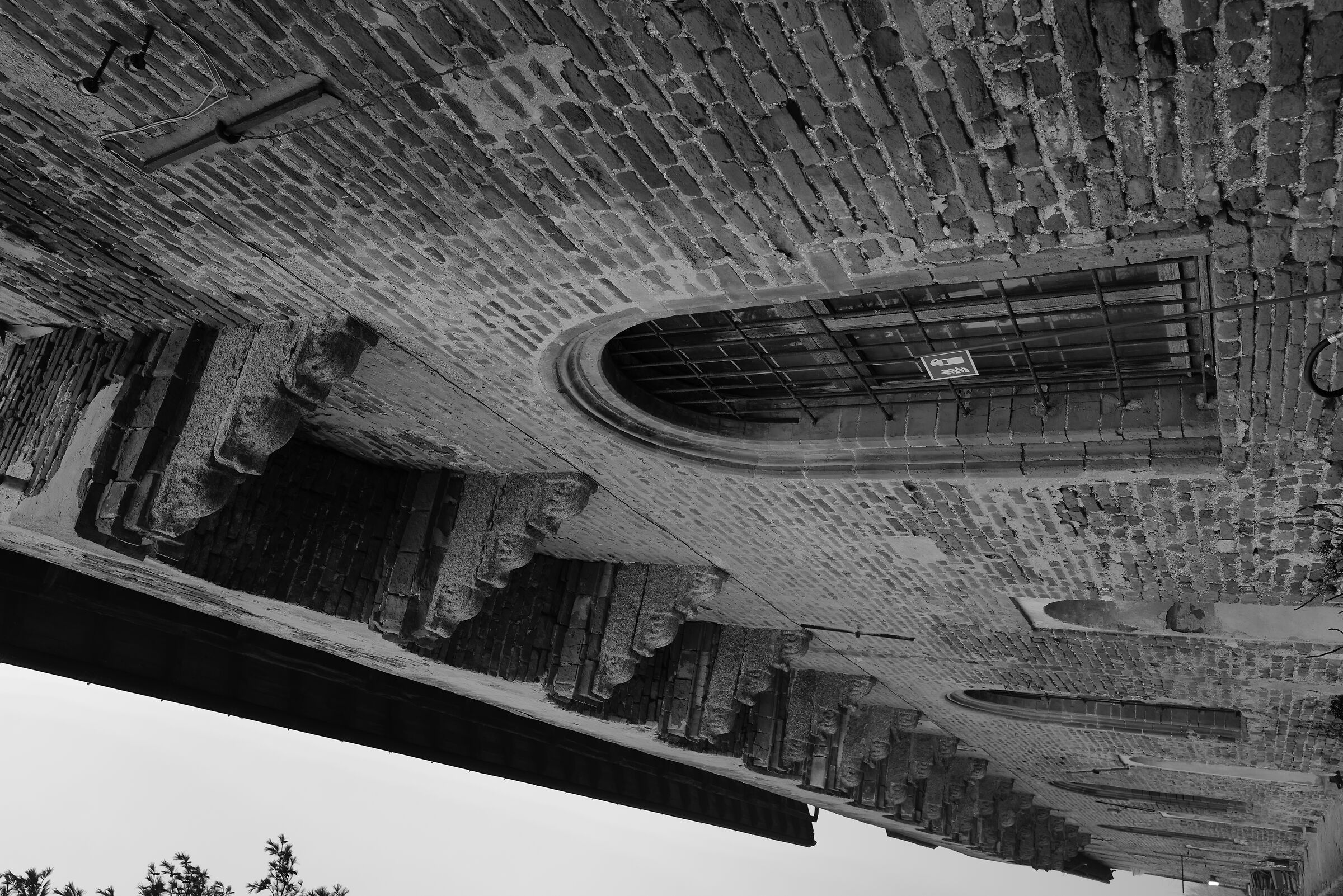 il loggiato del castello di Mirabello