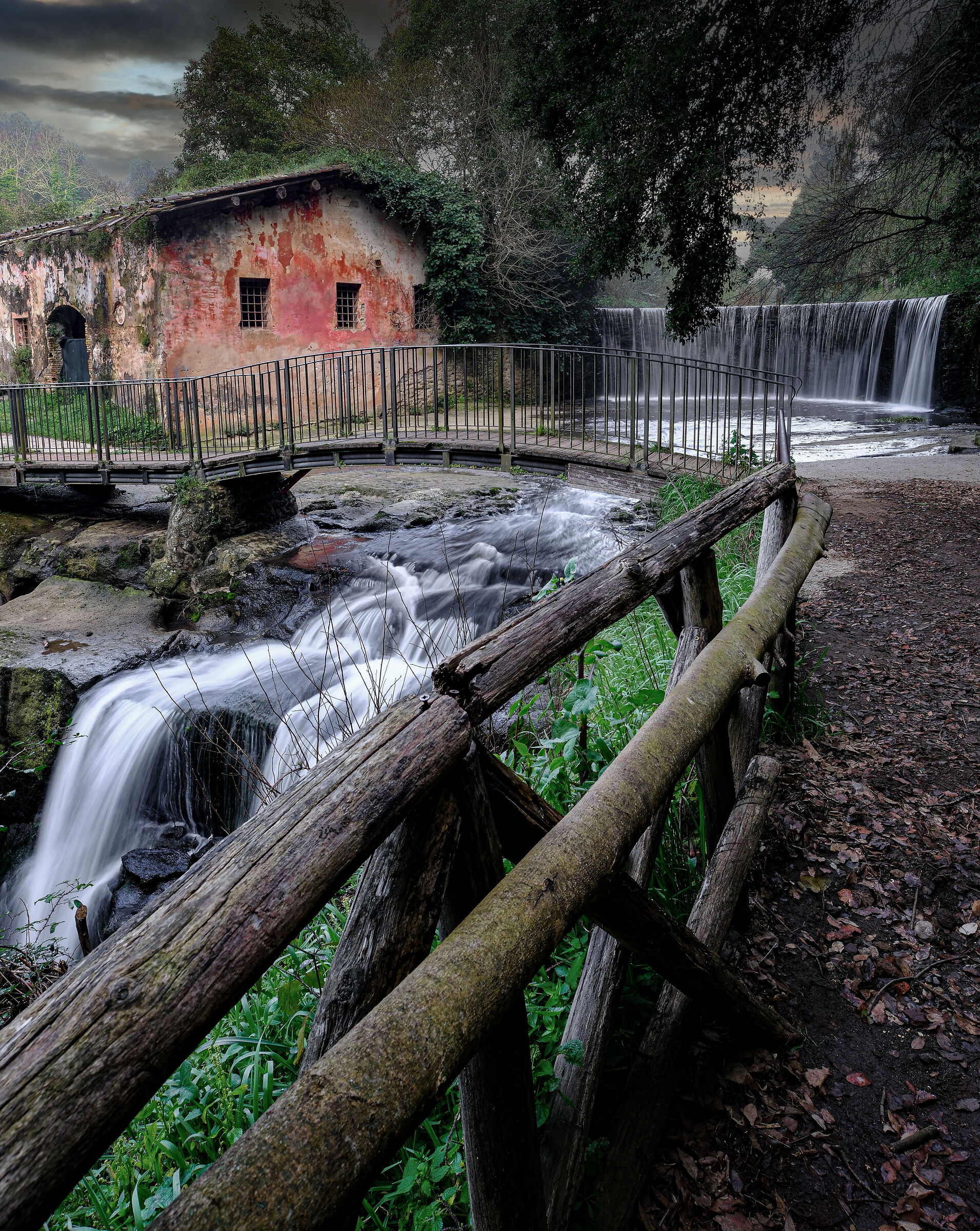 Mola Veio waterfalls (vertical)