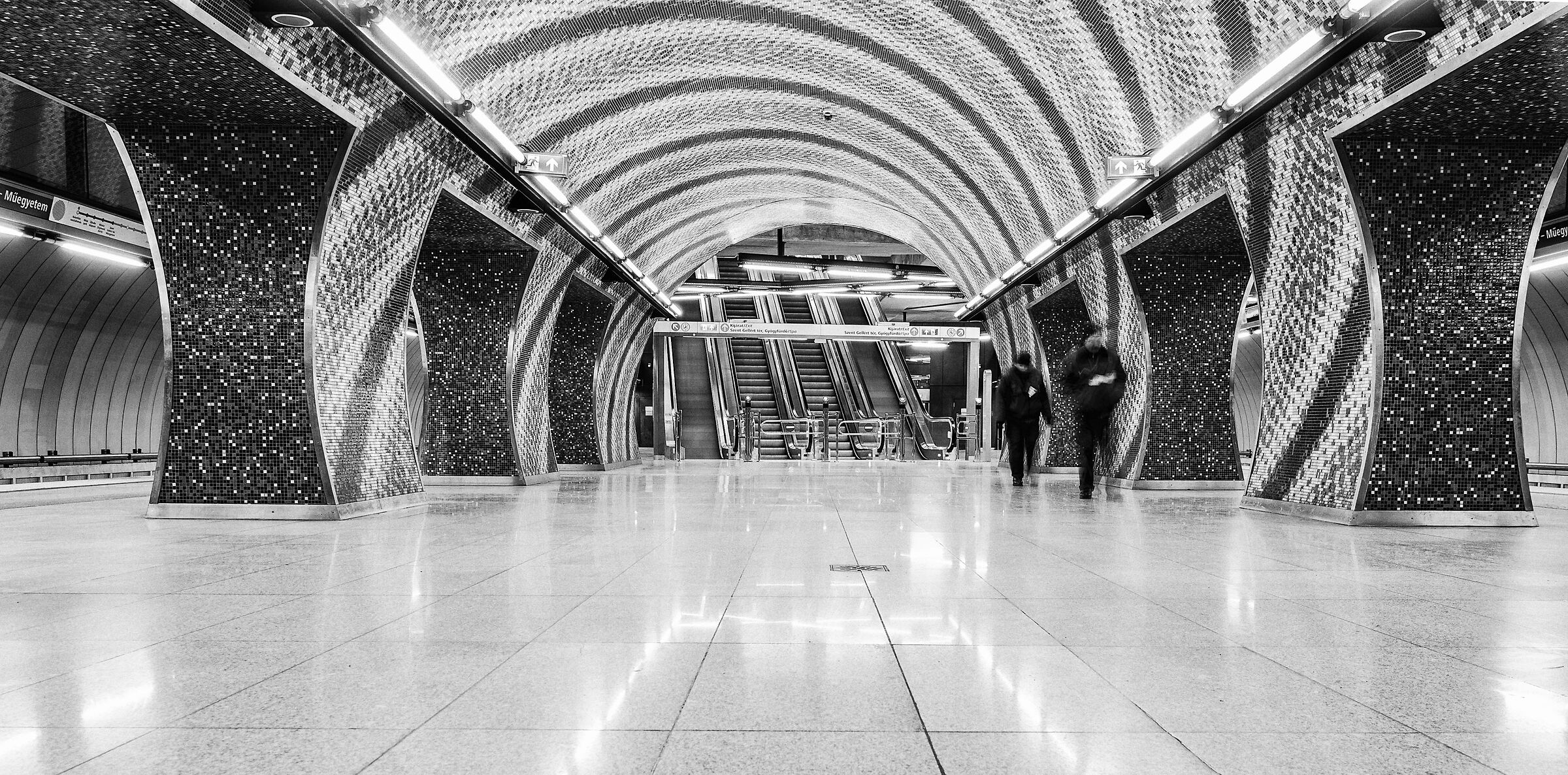 Szent Gellért tér ? M?egyetem metro station
