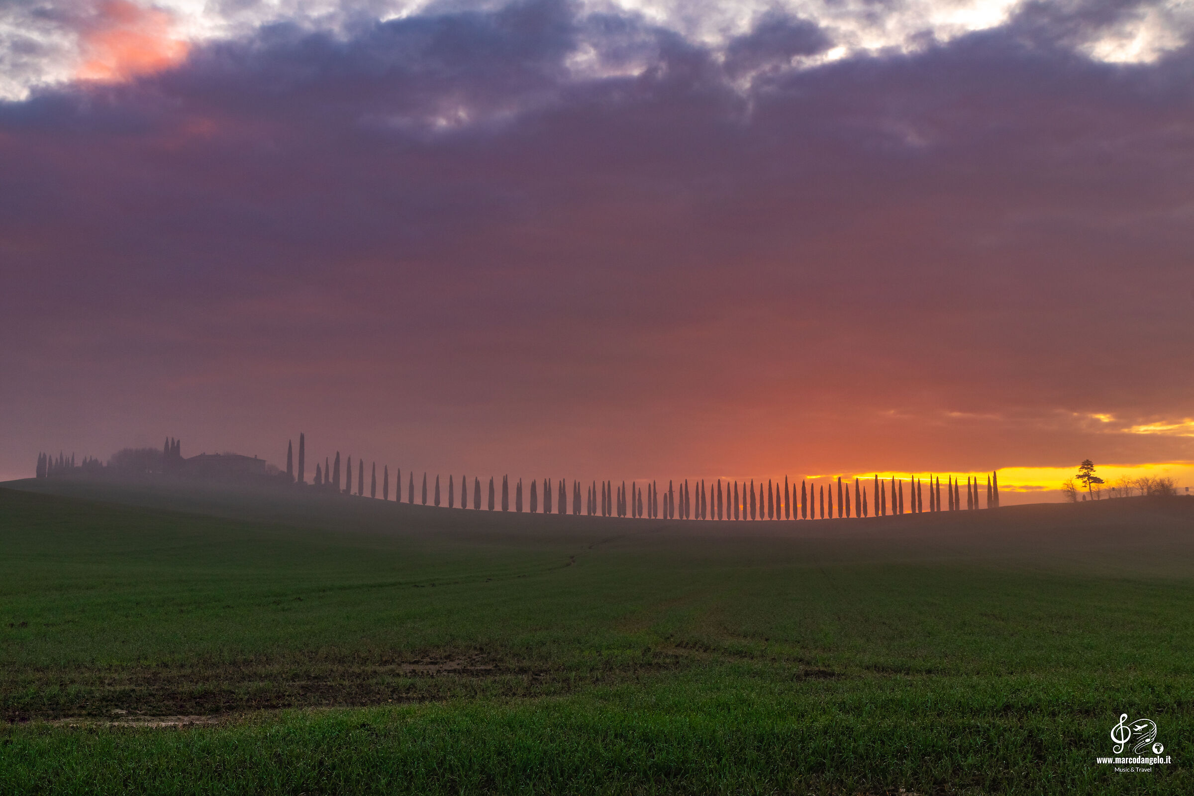 Val d'Orcia, un'alba dal sapore magico