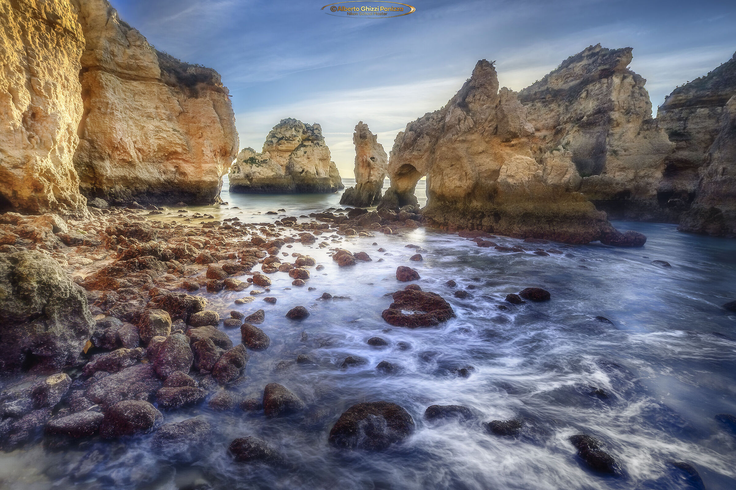 Between the cliffs of the Algarve