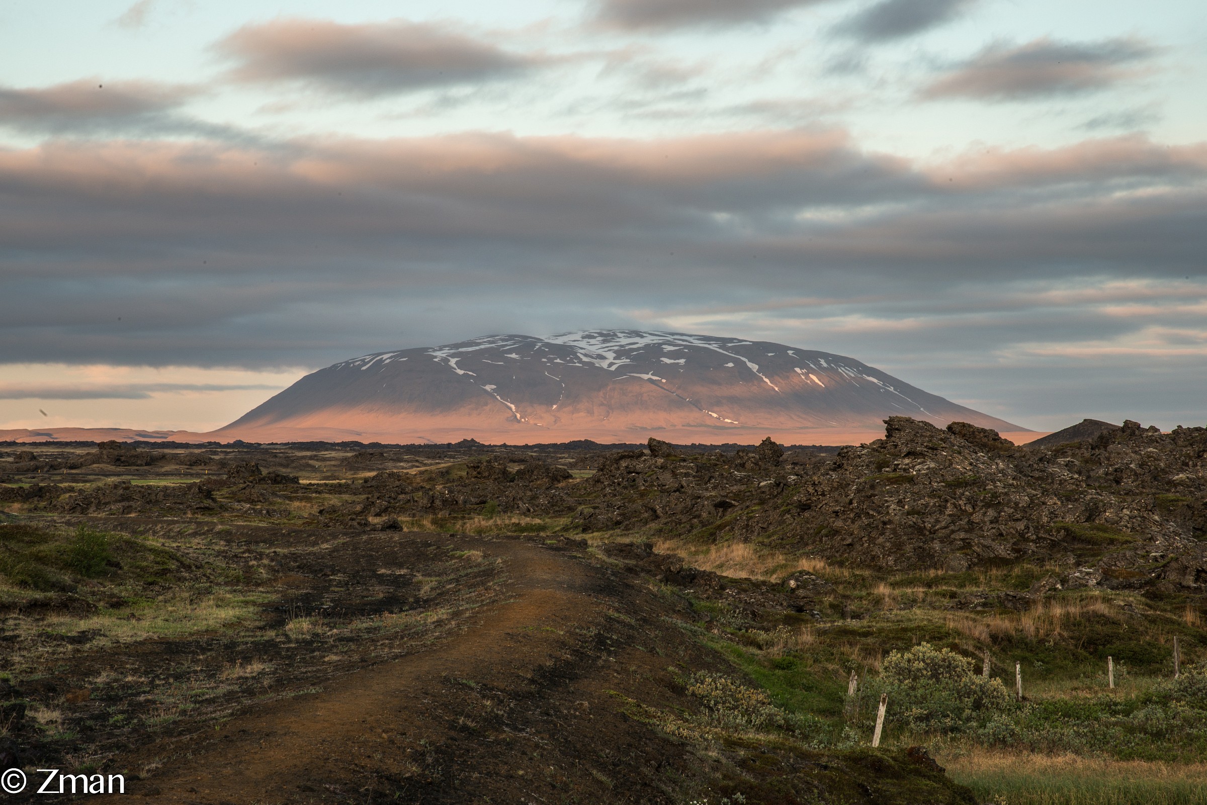 Vulcano ardore nelle luci del mattino