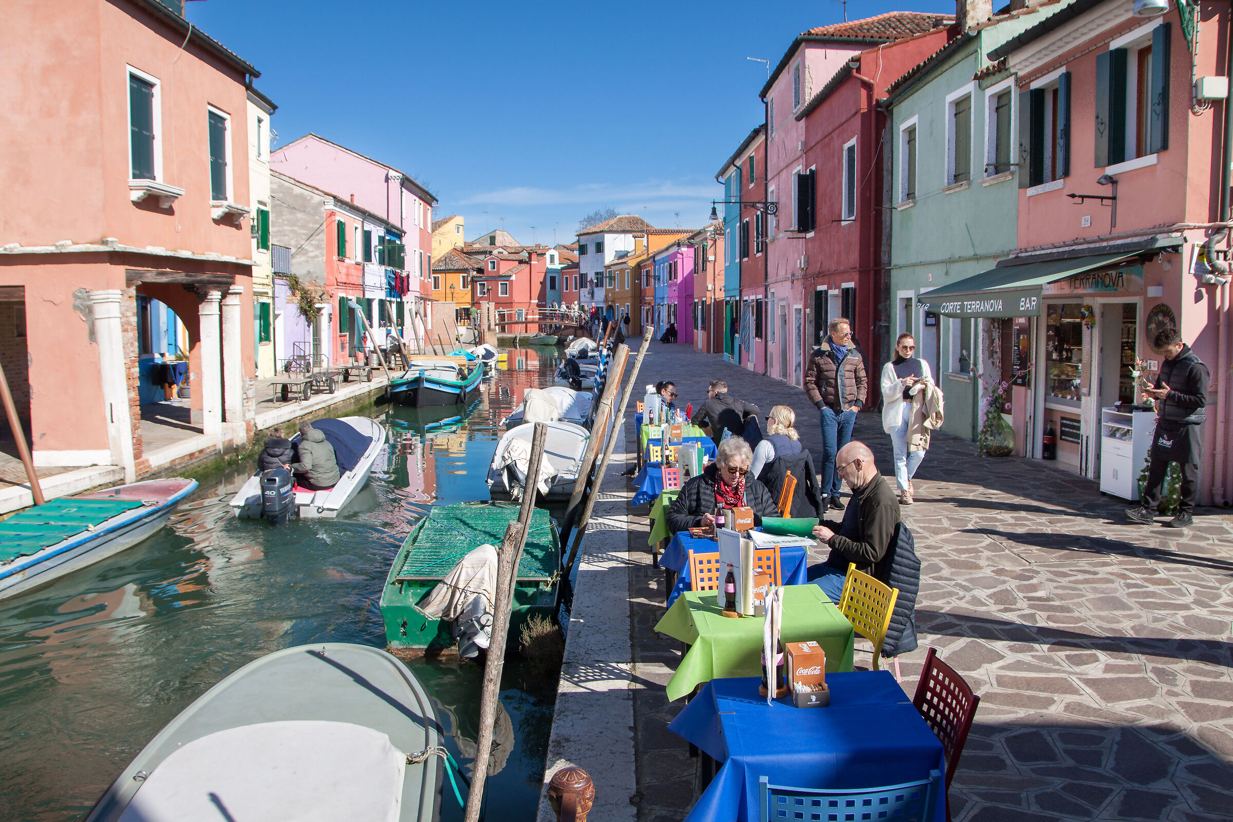 Burano, tavolini colorati